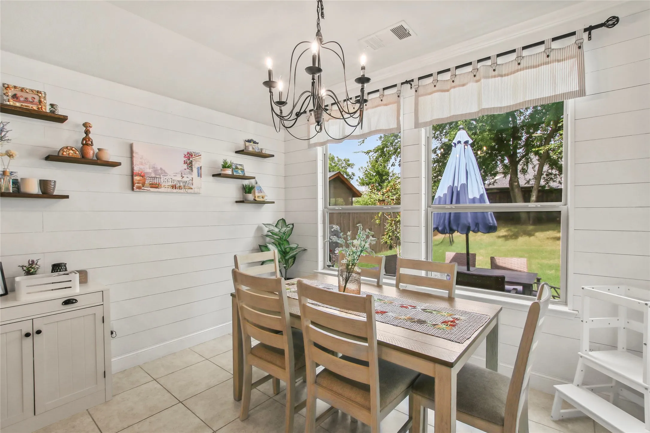 Single Family Residence For Rent in Denton County , 913 Freesia Drive, Little Elm, Texas 75068, 4 Bedroom, 3 Bathroom, 2 Garage spaces, 2,108 Sqft, built in 2015, mls#21392556, Real Estate Agent in Little Elm, Homes For Rent in Denton county, Homes For Rent in Little Elm, Realtor in Little Elm Texas, Real Estate Brokerage Independent Realty Texas, Luminita Cordes Realtor