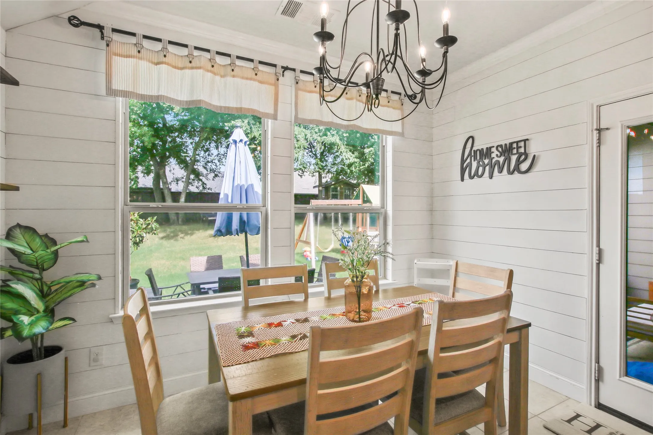 Single Family Residence For Rent in Denton County , 913 Freesia Drive, Little Elm, Texas 75068, 4 Bedroom, 3 Bathroom, 2 Garage spaces, 2,108 Sqft, built in 2015, mls#21392556, Real Estate Agent in Little Elm, Homes For Rent in Denton county, Homes For Rent in Little Elm, Realtor in Little Elm Texas, Real Estate Brokerage Independent Realty Texas, Luminita Cordes Realtor