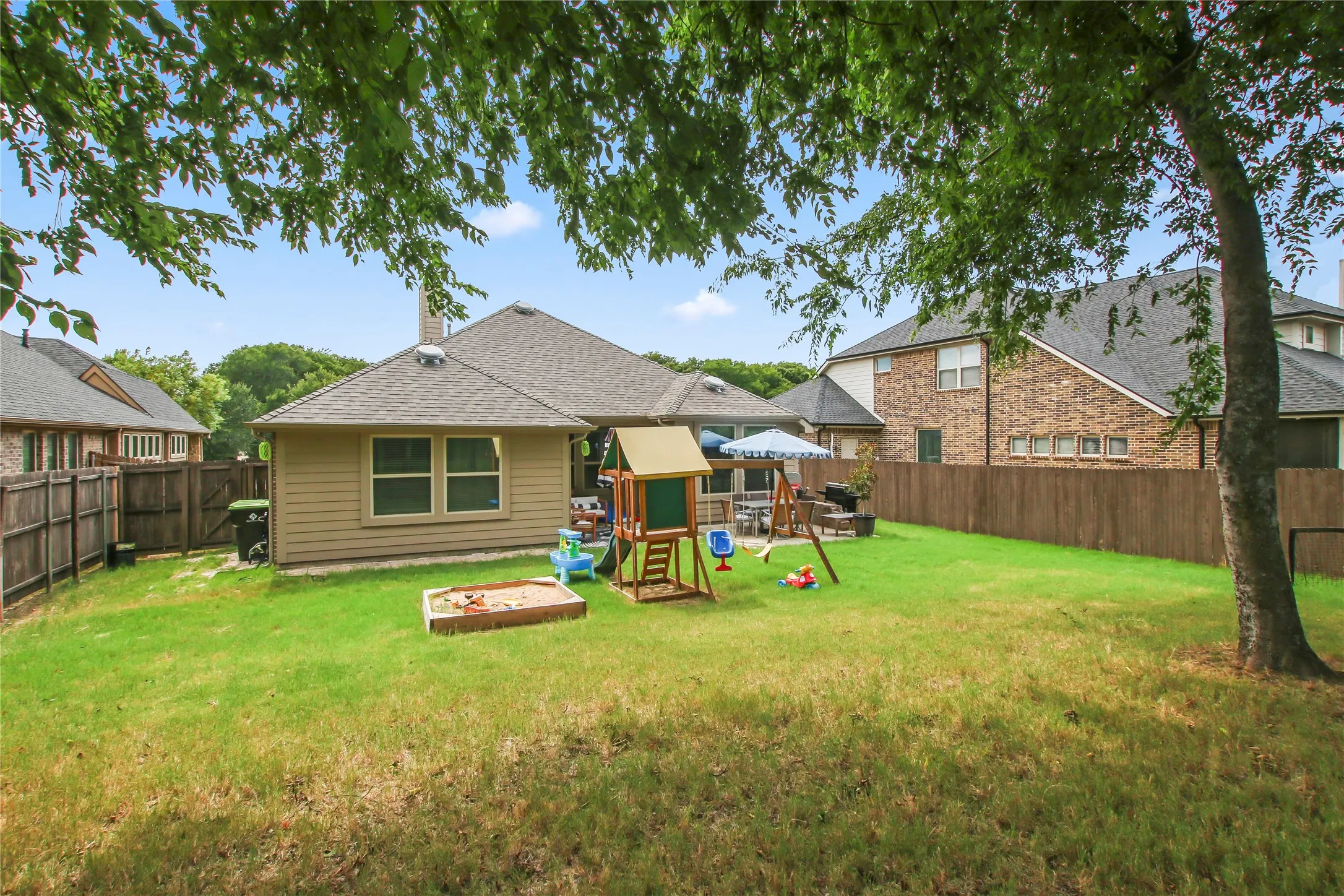 Single Family Residence For Rent in Denton County , 913 Freesia Drive, Little Elm, Texas 75068, 4 Bedroom, 3 Bathroom, 2 Garage spaces, 2,108 Sqft, built in 2015, mls#21392556, Real Estate Agent in Little Elm, Homes For Rent in Denton county, Homes For Rent in Little Elm, Realtor in Little Elm Texas, Real Estate Brokerage Independent Realty Texas, Luminita Cordes Realtor