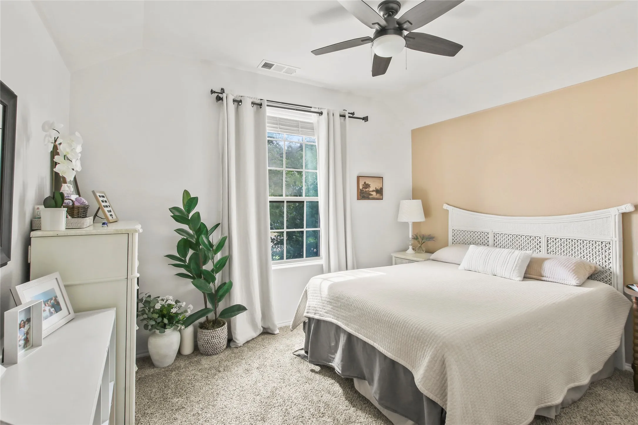 Single Family Residence For Rent in Denton County , 913 Freesia Drive, Little Elm, Texas 75068, 4 Bedroom, 3 Bathroom, 2 Garage spaces, 2,108 Sqft, built in 2015, mls#21392556, Real Estate Agent in Little Elm, Homes For Rent in Denton county, Homes For Rent in Little Elm, Realtor in Little Elm Texas, Real Estate Brokerage Independent Realty Texas, Luminita Cordes Realtor