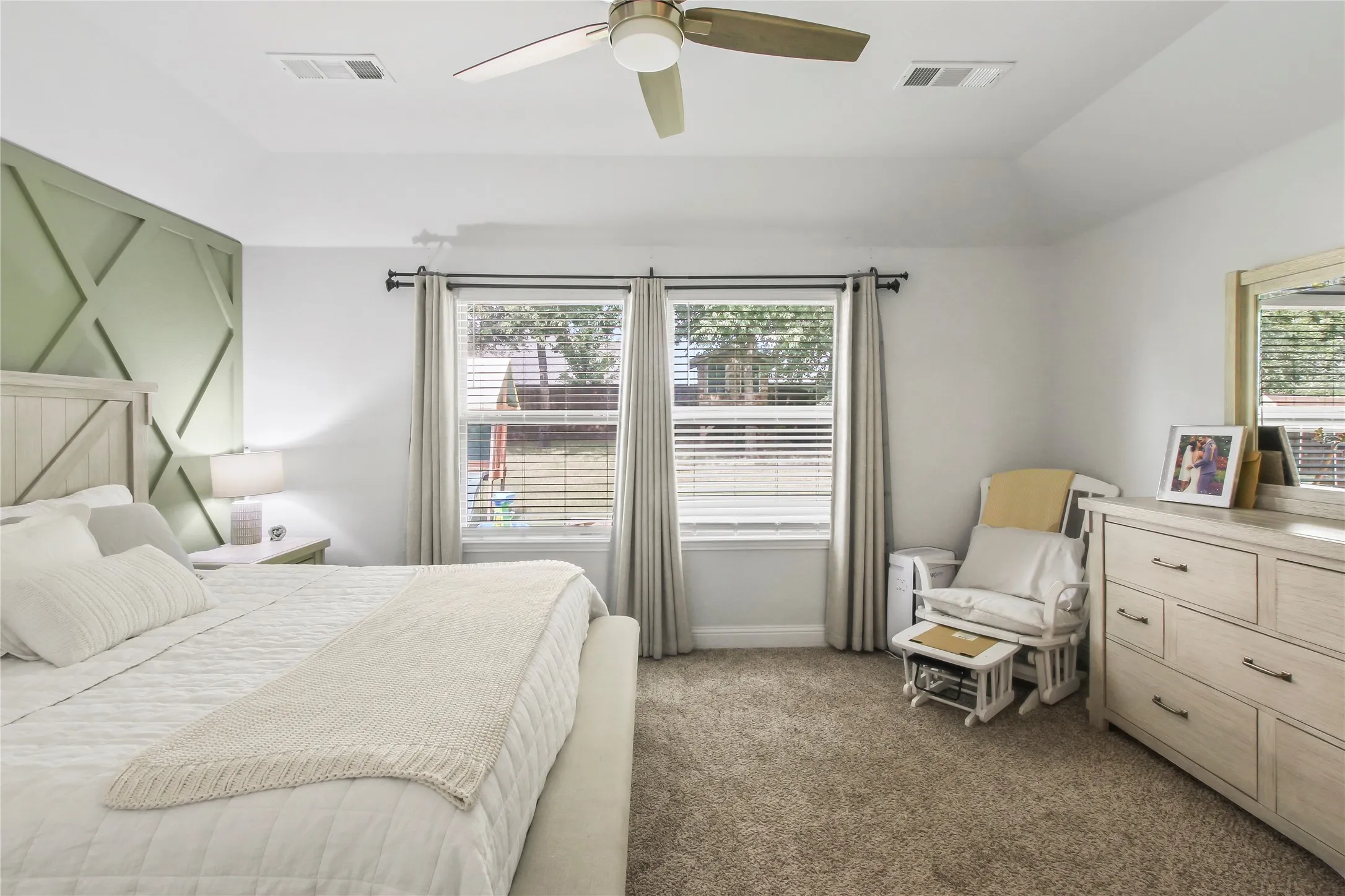 Single Family Residence For Rent in Denton County , 913 Freesia Drive, Little Elm, Texas 75068, 4 Bedroom, 3 Bathroom, 2 Garage spaces, 2,108 Sqft, built in 2015, mls#21392556, Real Estate Agent in Little Elm, Homes For Rent in Denton county, Homes For Rent in Little Elm, Realtor in Little Elm Texas, Real Estate Brokerage Independent Realty Texas, Luminita Cordes Realtor
