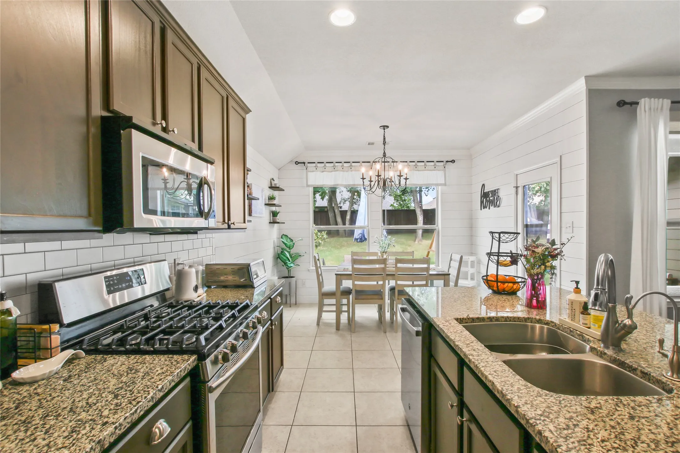 Single Family Residence For Rent in Denton County , 913 Freesia Drive, Little Elm, Texas 75068, 4 Bedroom, 3 Bathroom, 2 Garage spaces, 2,108 Sqft, built in 2015, mls#21392556, Real Estate Agent in Little Elm, Homes For Rent in Denton county, Homes For Rent in Little Elm, Realtor in Little Elm Texas, Real Estate Brokerage Independent Realty Texas, Luminita Cordes Realtor