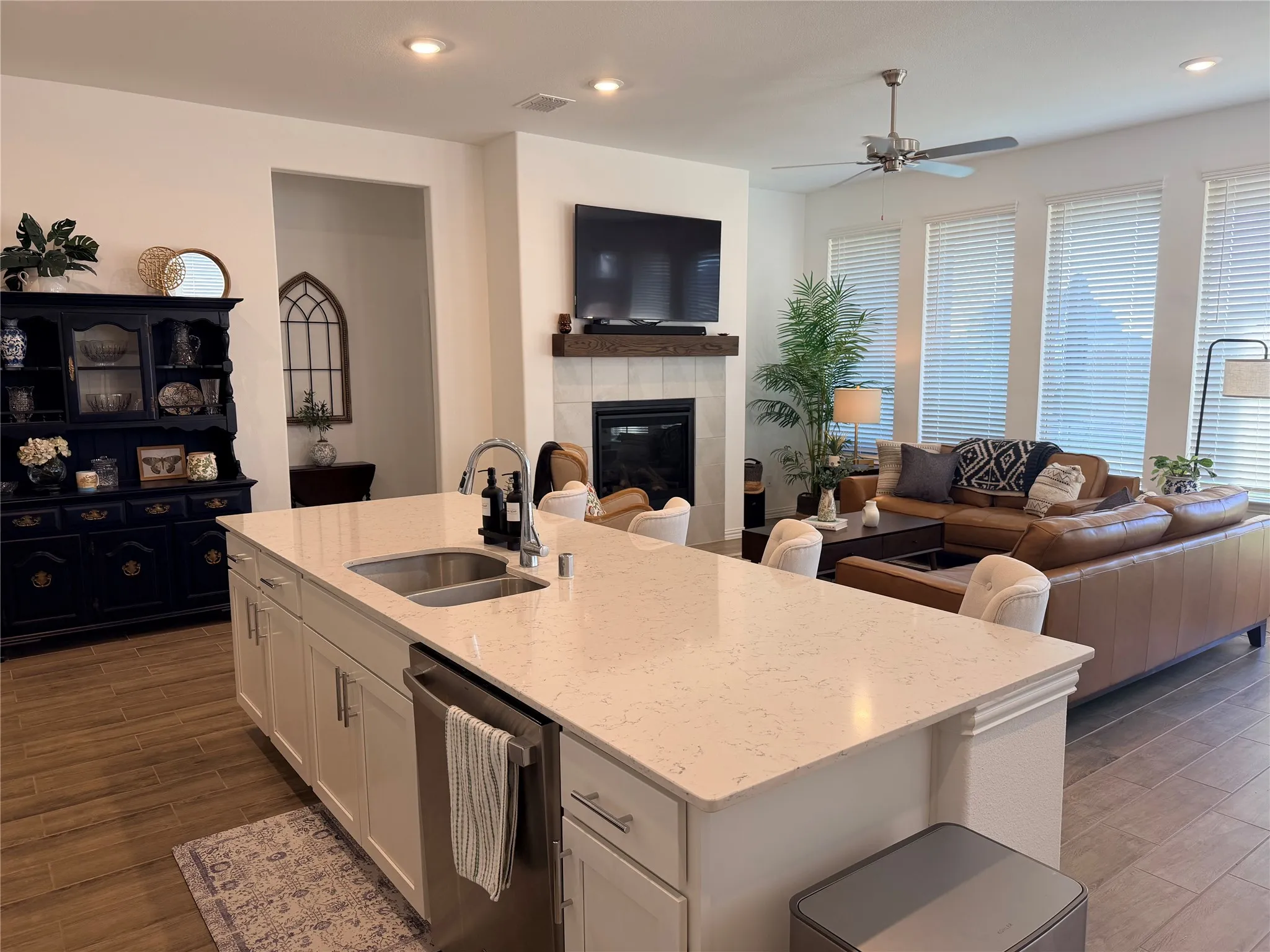 Single Family Residence For Rent in Tarrant County , 2929 Brainerd Drive, Fort Worth, Texas 76179, 4 Bedroom, 3 Bathroom, 2 Garage spaces, 2,197 Sqft, built in 2024, mls#21392594, Real Estate Agent in Fort Worth, Homes For Rent in Tarrant county, Homes For Rent in Fort Worth, Realtor in Fort Worth Texas, Real Estate Brokerage Independent Realty Texas, Luminita Cordes Realtor