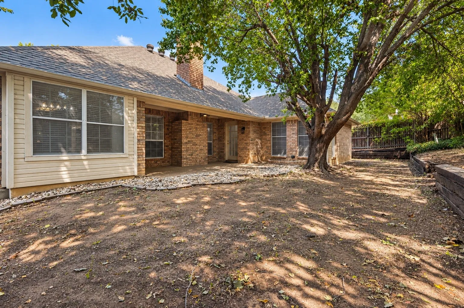 Single Family Residence For Sale in Tarrant County , 2508 Peach Blossom Court, Bedford, Texas 76021, 3 Bedroom, 2 Bathroom, 2 Garage spaces, 2,246 Sqft, built in 1994, mls#21391504, Real Estate Agent in Bedford, Homes For Sale in Tarrant county, Homes For Sale in Bedford, Realtor in Bedford Texas, Real Estate Brokerage Independent Realty Texas, Luminita Cordes Realtor