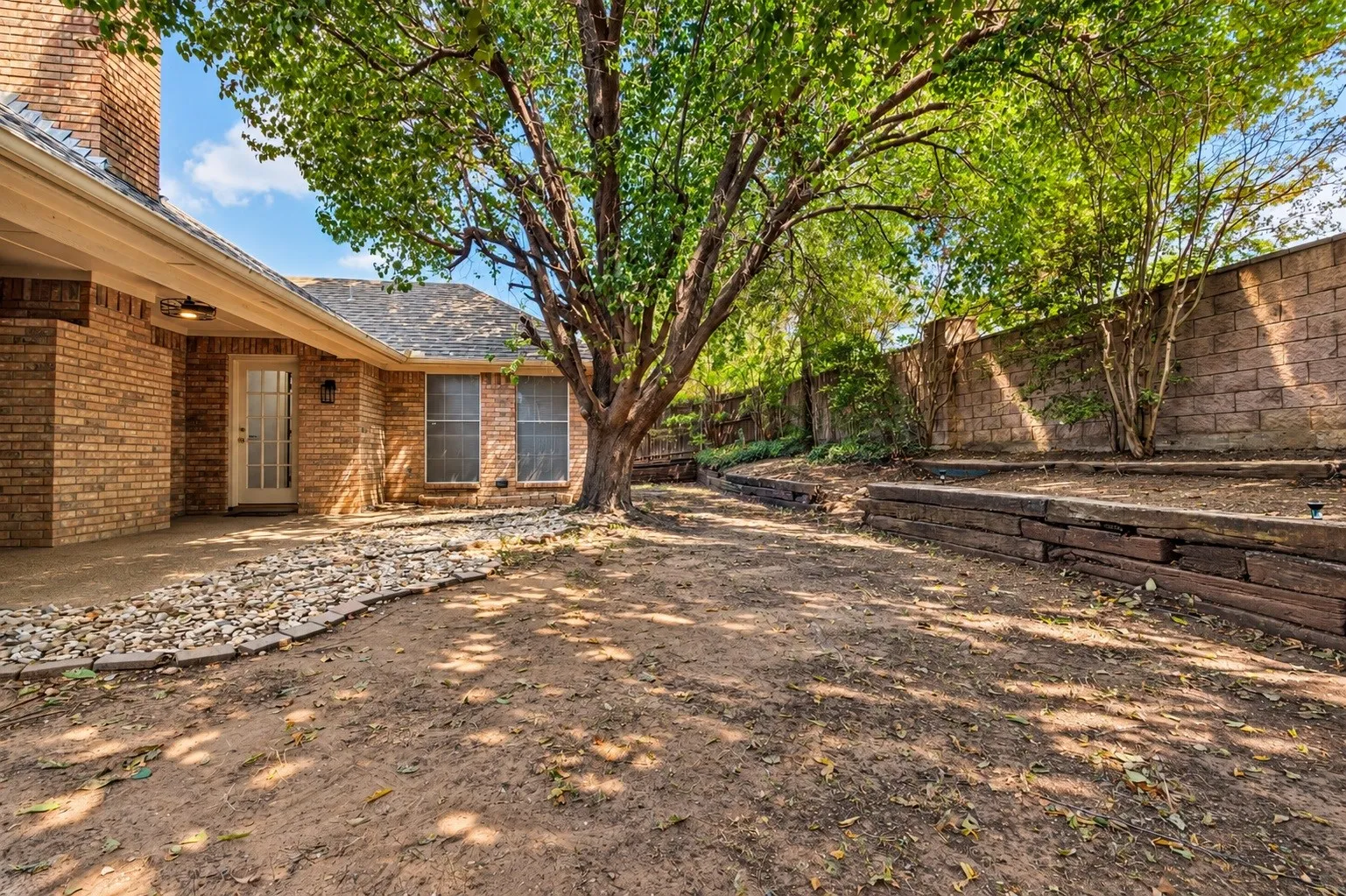 Single Family Residence For Sale in Tarrant County , 2508 Peach Blossom Court, Bedford, Texas 76021, 3 Bedroom, 2 Bathroom, 2 Garage spaces, 2,246 Sqft, built in 1994, mls#21391504, Real Estate Agent in Bedford, Homes For Sale in Tarrant county, Homes For Sale in Bedford, Realtor in Bedford Texas, Real Estate Brokerage Independent Realty Texas, Luminita Cordes Realtor