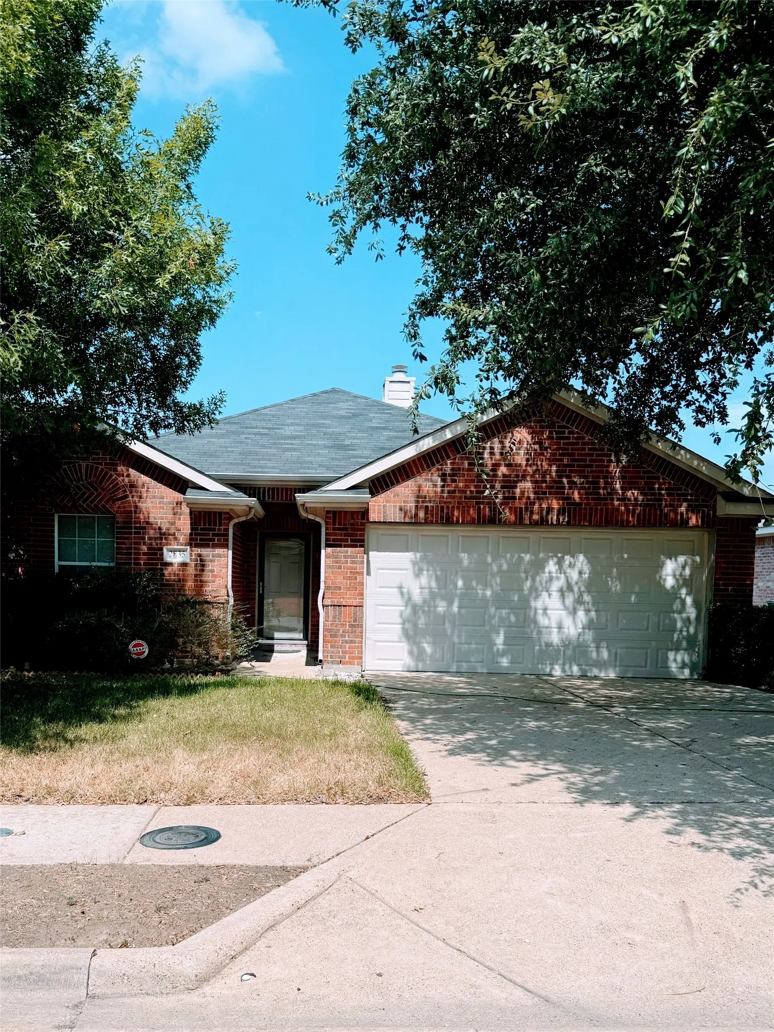 Single Family Residence For Sale in Dallas County , 2835 Bronco Drive, Dallas, Texas 75237, 3 Bedroom, 2 Bathroom, 2 Garage spaces, 1,267 Sqft, built in 2004, mls#21392595, Real Estate Agent in Dallas, Homes For Sale in Dallas county, Homes For Sale in Dallas, Realtor in Dallas Texas, Real Estate Brokerage Independent Realty Texas, Luminita Cordes Realtor
