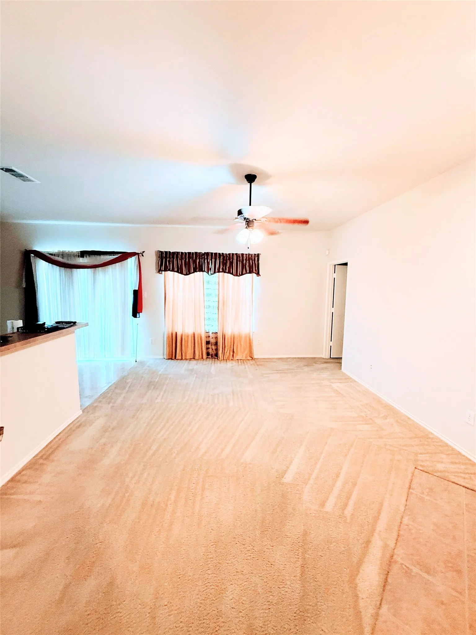 Single Family Residence For Sale in Dallas County , 2835 Bronco Drive, Dallas, Texas 75237, 3 Bedroom, 2 Bathroom, 2 Garage spaces, 1,267 Sqft, built in 2004, mls#21392595, Real Estate Agent in Dallas, Homes For Sale in Dallas county, Homes For Sale in Dallas, Realtor in Dallas Texas, Real Estate Brokerage Independent Realty Texas, Luminita Cordes Realtor
