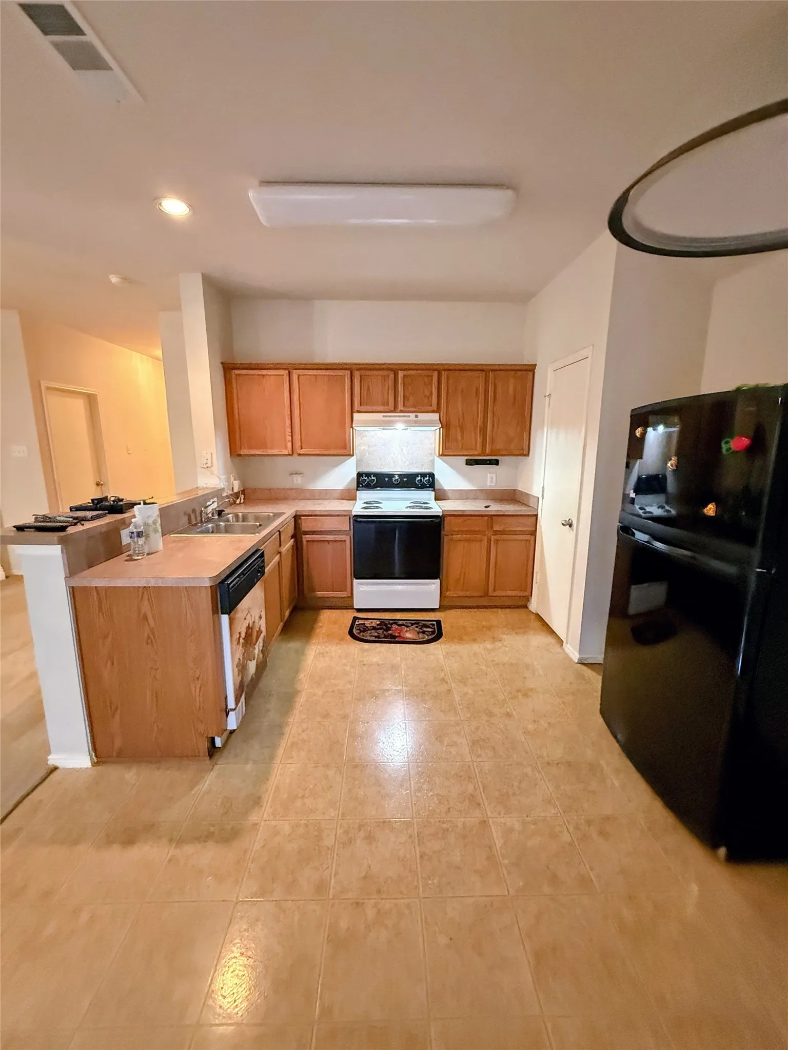 Single Family Residence For Sale in Dallas County , 2835 Bronco Drive, Dallas, Texas 75237, 3 Bedroom, 2 Bathroom, 2 Garage spaces, 1,267 Sqft, built in 2004, mls#21392595, Real Estate Agent in Dallas, Homes For Sale in Dallas county, Homes For Sale in Dallas, Realtor in Dallas Texas, Real Estate Brokerage Independent Realty Texas, Luminita Cordes Realtor