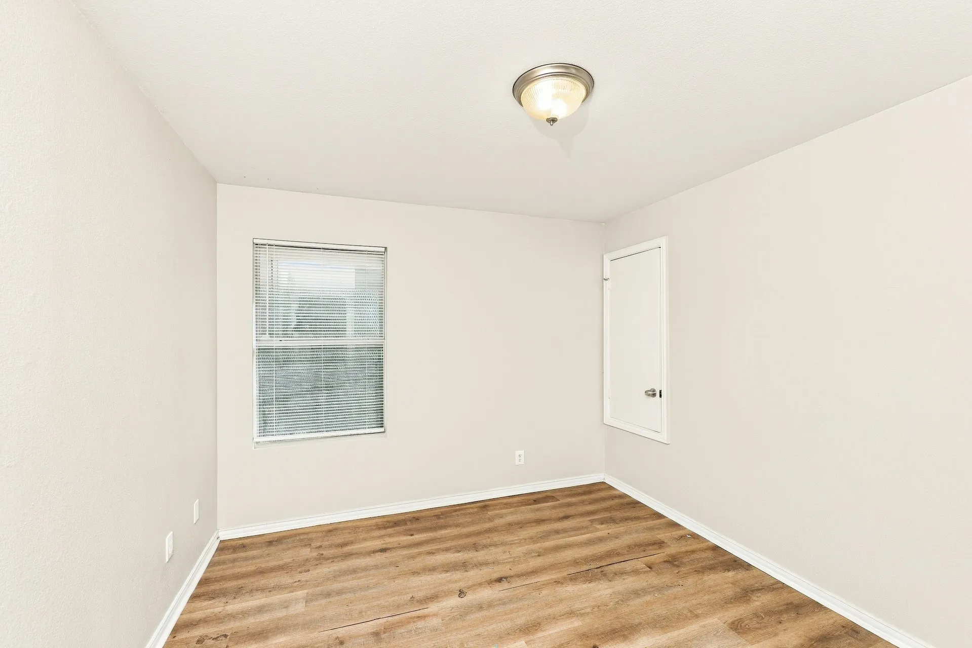 Townhouse For Rent in Dallas County , 144 Creek Cove Drive, Dallas, Texas 75217, 3 Bedroom, 3 Bathroom, 2 Garage spaces, 1,347 Sqft, built in 2006, mls#21392593, Real Estate Agent in Dallas, Homes For Rent in Dallas county, Homes For Rent in Dallas, Realtor in Dallas Texas, Real Estate Brokerage Independent Realty Texas, Luminita Cordes Realtor