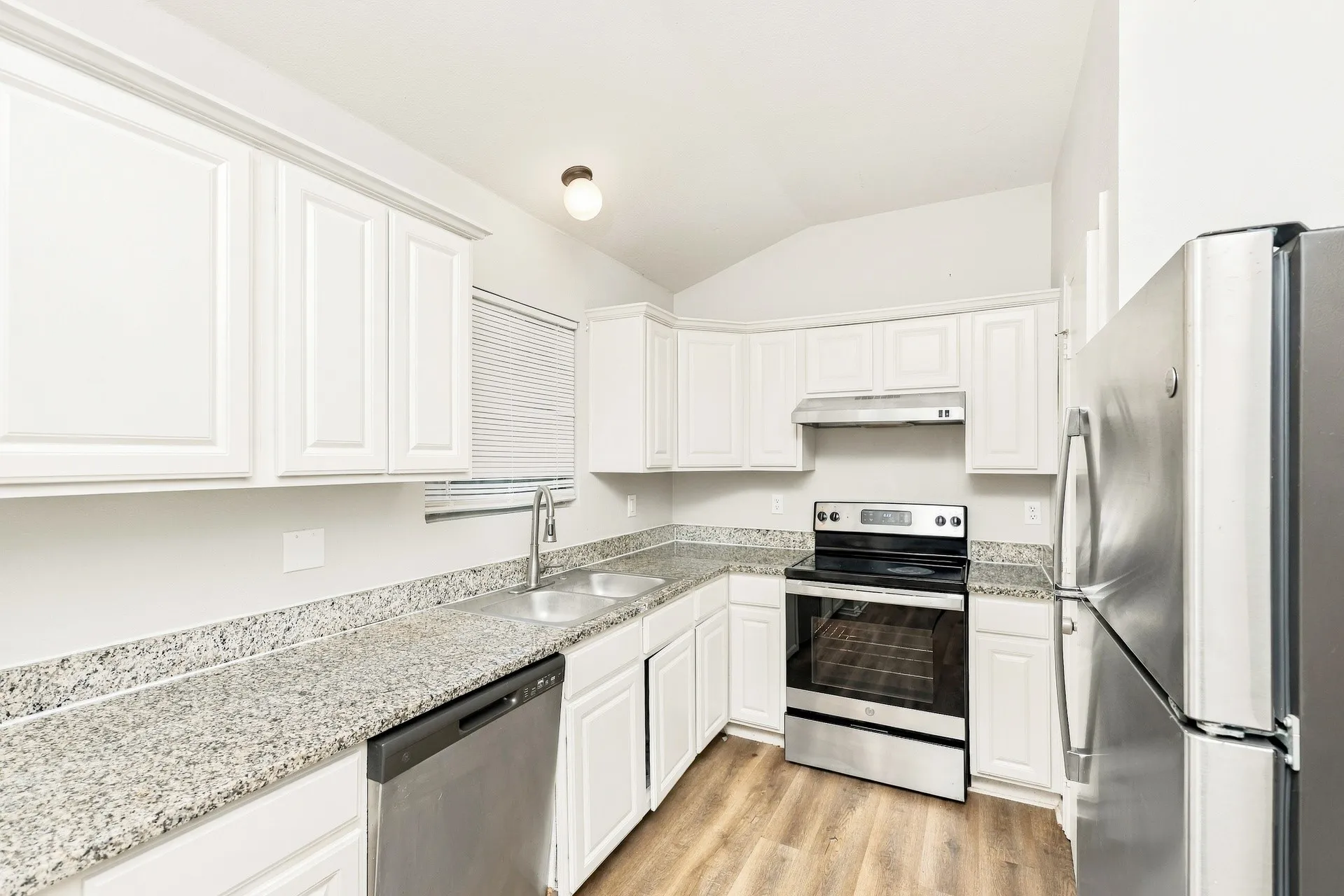 Townhouse For Rent in Dallas County , 144 Creek Cove Drive, Dallas, Texas 75217, 3 Bedroom, 3 Bathroom, 2 Garage spaces, 1,347 Sqft, built in 2006, mls#21392593, Real Estate Agent in Dallas, Homes For Rent in Dallas county, Homes For Rent in Dallas, Realtor in Dallas Texas, Real Estate Brokerage Independent Realty Texas, Luminita Cordes Realtor