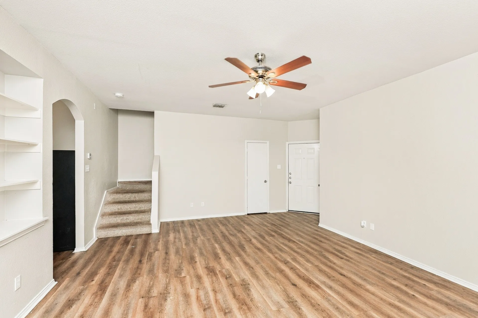 Townhouse For Rent in Dallas County , 144 Creek Cove Drive, Dallas, Texas 75217, 3 Bedroom, 3 Bathroom, 2 Garage spaces, 1,347 Sqft, built in 2006, mls#21392593, Real Estate Agent in Dallas, Homes For Rent in Dallas county, Homes For Rent in Dallas, Realtor in Dallas Texas, Real Estate Brokerage Independent Realty Texas, Luminita Cordes Realtor