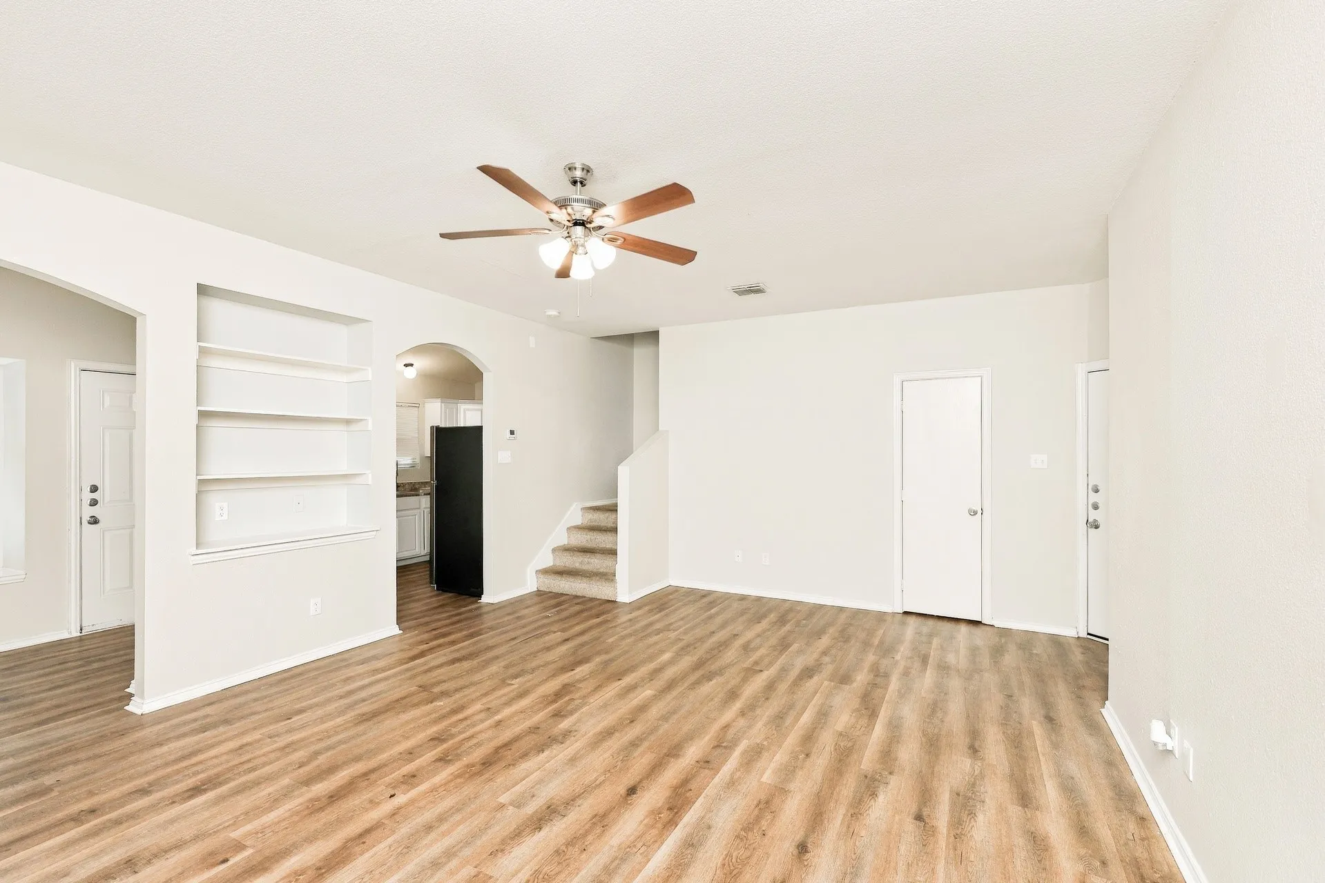 Townhouse For Rent in Dallas County , 144 Creek Cove Drive, Dallas, Texas 75217, 3 Bedroom, 3 Bathroom, 2 Garage spaces, 1,347 Sqft, built in 2006, mls#21392593, Real Estate Agent in Dallas, Homes For Rent in Dallas county, Homes For Rent in Dallas, Realtor in Dallas Texas, Real Estate Brokerage Independent Realty Texas, Luminita Cordes Realtor