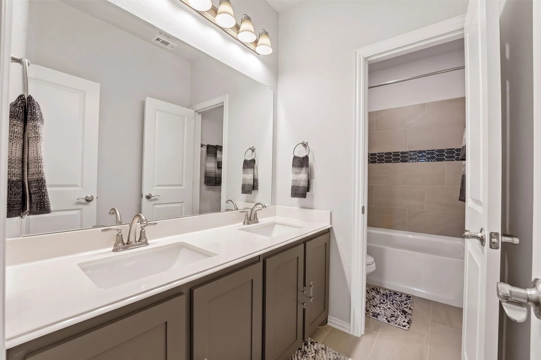 Single Family Residence For Sale in Ellis County , 441 Green Terrace Court, Midlothian, Texas 76065, 4 Bedroom, 4 Bathroom, 2 Garage spaces, 3,445 Sqft, built in 2023, mls#21392598, Real Estate Agent in Midlothian, Homes For Sale in Ellis county, Homes For Sale in Midlothian, Realtor in Midlothian Texas, Real Estate Brokerage Independent Realty Texas, Luminita Cordes Realtor