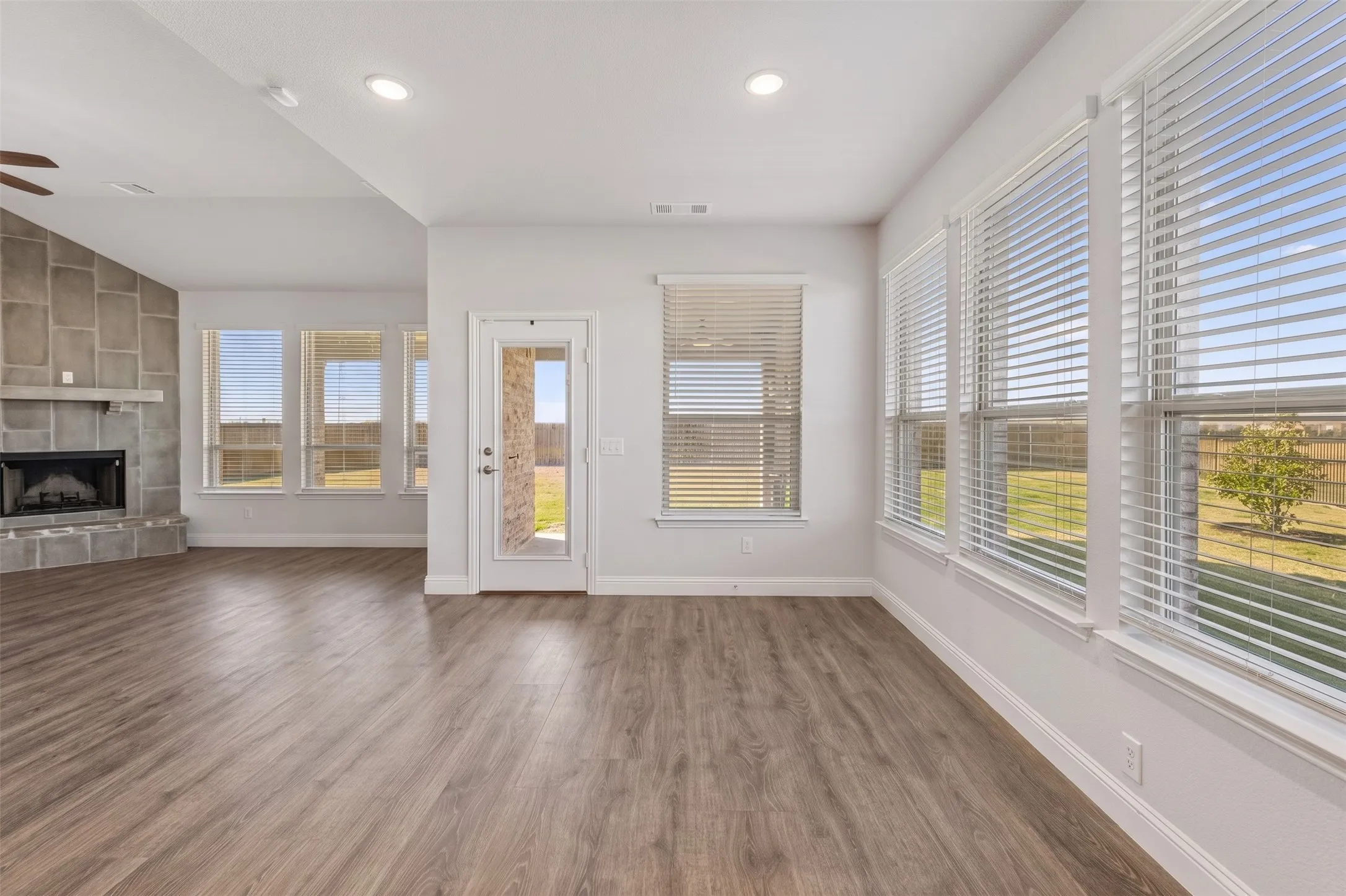 Single Family Residence For Sale in Ellis County , 441 Green Terrace Court, Midlothian, Texas 76065, 4 Bedroom, 4 Bathroom, 2 Garage spaces, 3,445 Sqft, built in 2023, mls#21392598, Real Estate Agent in Midlothian, Homes For Sale in Ellis county, Homes For Sale in Midlothian, Realtor in Midlothian Texas, Real Estate Brokerage Independent Realty Texas, Luminita Cordes Realtor