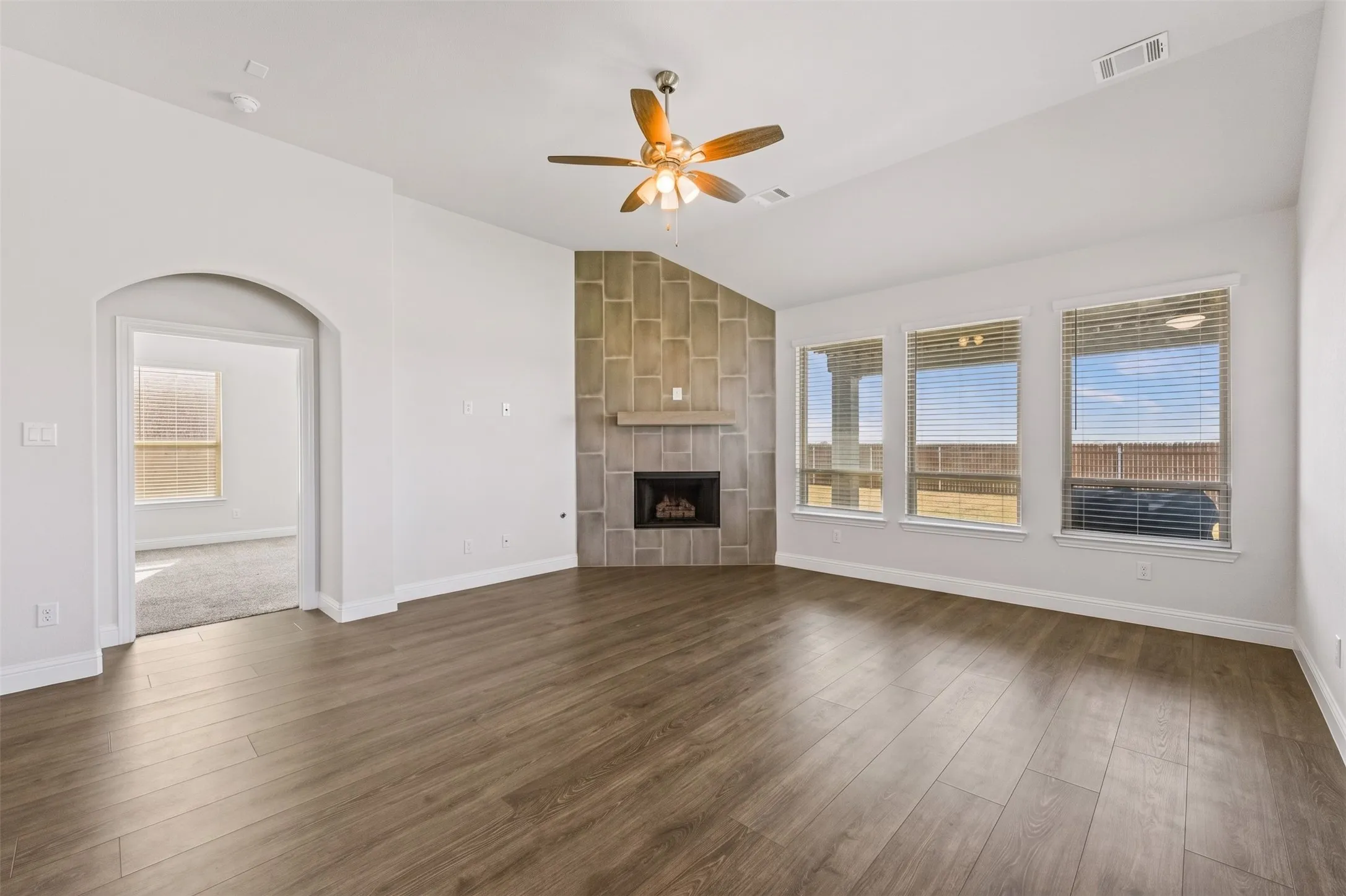 Single Family Residence For Sale in Ellis County , 441 Green Terrace Court, Midlothian, Texas 76065, 4 Bedroom, 4 Bathroom, 2 Garage spaces, 3,445 Sqft, built in 2023, mls#21392598, Real Estate Agent in Midlothian, Homes For Sale in Ellis county, Homes For Sale in Midlothian, Realtor in Midlothian Texas, Real Estate Brokerage Independent Realty Texas, Luminita Cordes Realtor