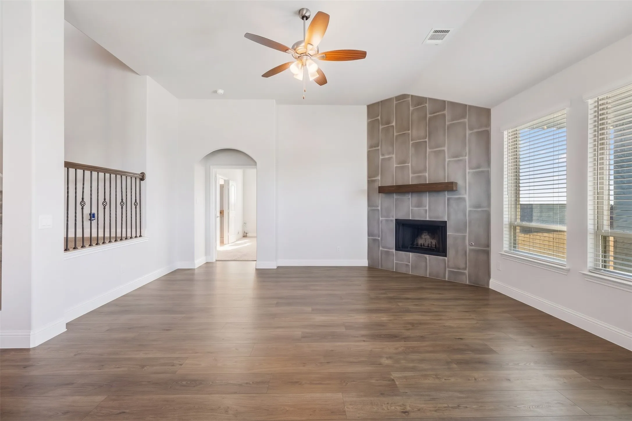 Single Family Residence For Sale in Ellis County , 441 Green Terrace Court, Midlothian, Texas 76065, 4 Bedroom, 4 Bathroom, 2 Garage spaces, 3,445 Sqft, built in 2023, mls#21392598, Real Estate Agent in Midlothian, Homes For Sale in Ellis county, Homes For Sale in Midlothian, Realtor in Midlothian Texas, Real Estate Brokerage Independent Realty Texas, Luminita Cordes Realtor