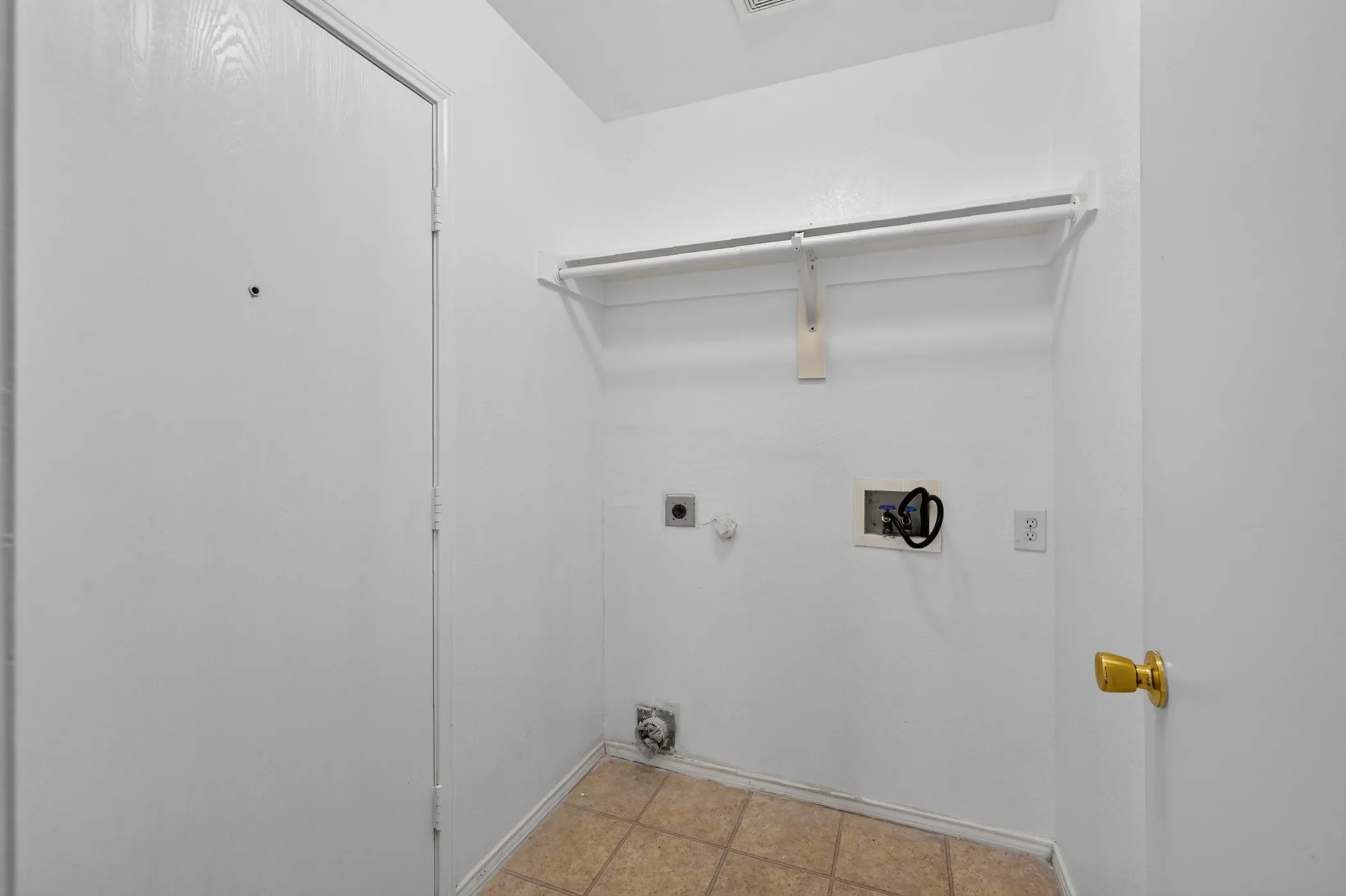 Single Family Residence For Rent in Collin County , 406 Oxford Loop, Princeton, Texas 75407, 3 Bedroom, 2 Bathroom, 1 Garage spaces, 1,332 Sqft, built in 2004, mls#21392603, Real Estate Agent in Princeton, Homes For Rent in Collin county, Homes For Rent in Princeton, Realtor in Princeton Texas, Real Estate Brokerage Independent Realty Texas, Luminita Cordes Realtor