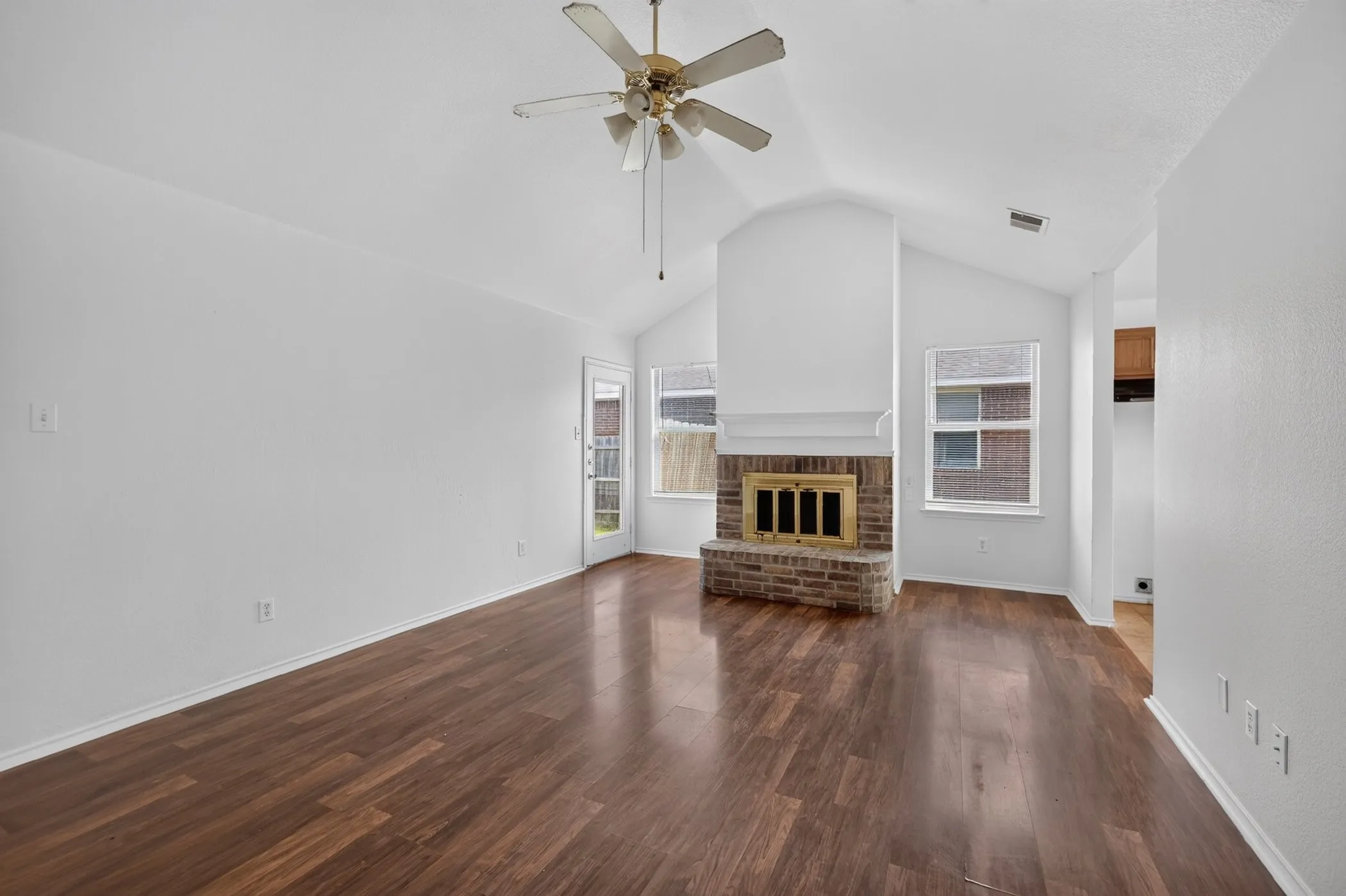 Single Family Residence For Rent in Collin County , 406 Oxford Loop, Princeton, Texas 75407, 3 Bedroom, 2 Bathroom, 1 Garage spaces, 1,332 Sqft, built in 2004, mls#21392603, Real Estate Agent in Princeton, Homes For Rent in Collin county, Homes For Rent in Princeton, Realtor in Princeton Texas, Real Estate Brokerage Independent Realty Texas, Luminita Cordes Realtor