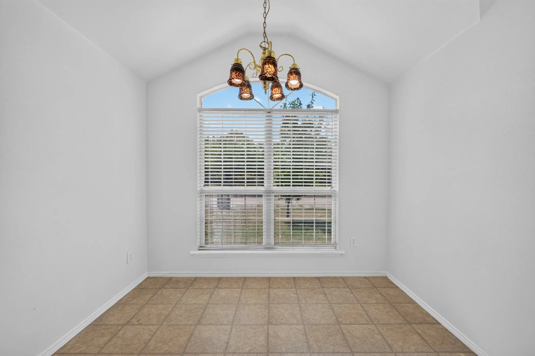 Single Family Residence For Rent in Collin County , 406 Oxford Loop, Princeton, Texas 75407, 3 Bedroom, 2 Bathroom, 1 Garage spaces, 1,332 Sqft, built in 2004, mls#21392603, Real Estate Agent in Princeton, Homes For Rent in Collin county, Homes For Rent in Princeton, Realtor in Princeton Texas, Real Estate Brokerage Independent Realty Texas, Luminita Cordes Realtor