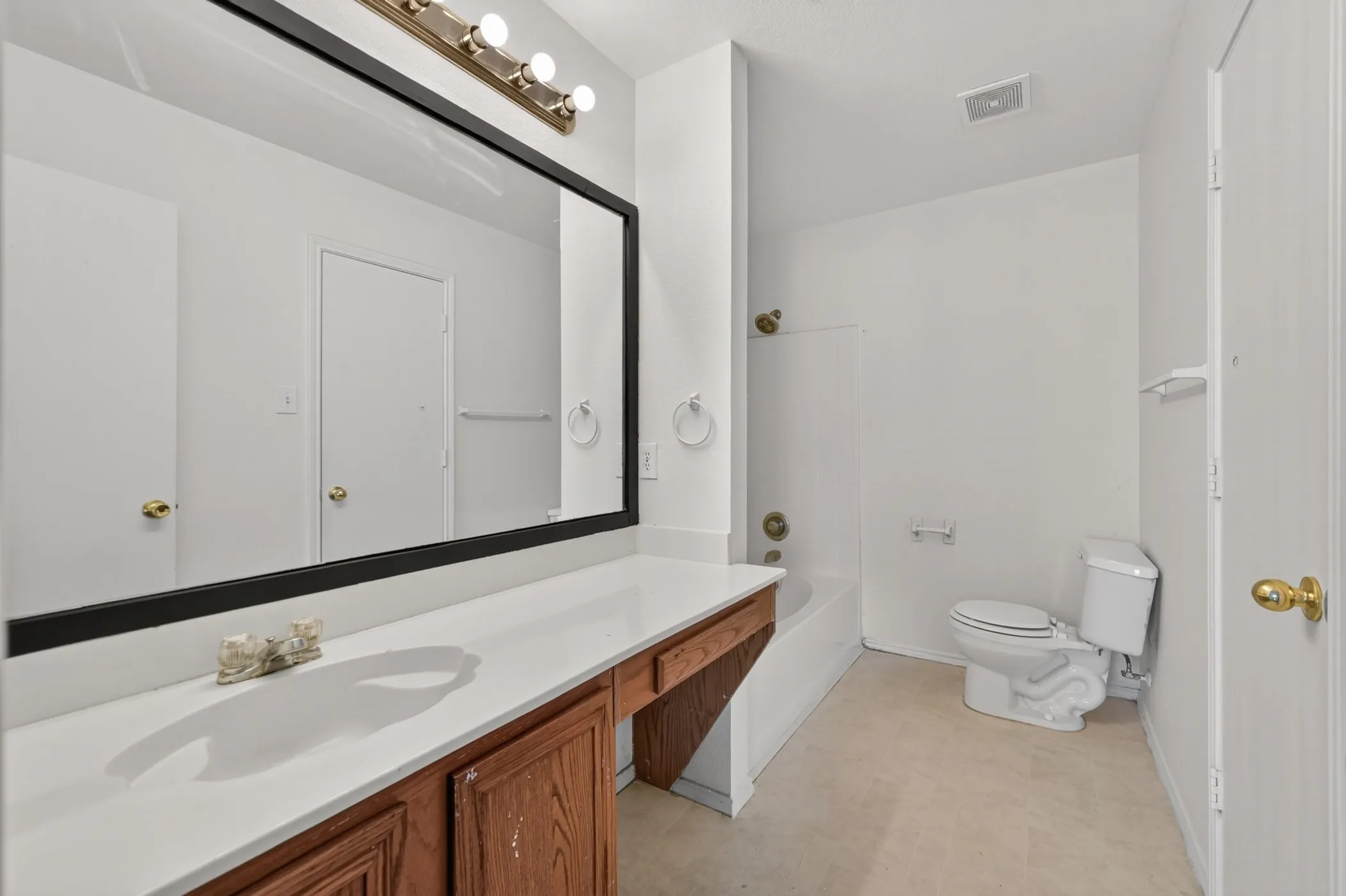 Single Family Residence For Rent in Collin County , 406 Oxford Loop, Princeton, Texas 75407, 3 Bedroom, 2 Bathroom, 1 Garage spaces, 1,332 Sqft, built in 2004, mls#21392603, Real Estate Agent in Princeton, Homes For Rent in Collin county, Homes For Rent in Princeton, Realtor in Princeton Texas, Real Estate Brokerage Independent Realty Texas, Luminita Cordes Realtor