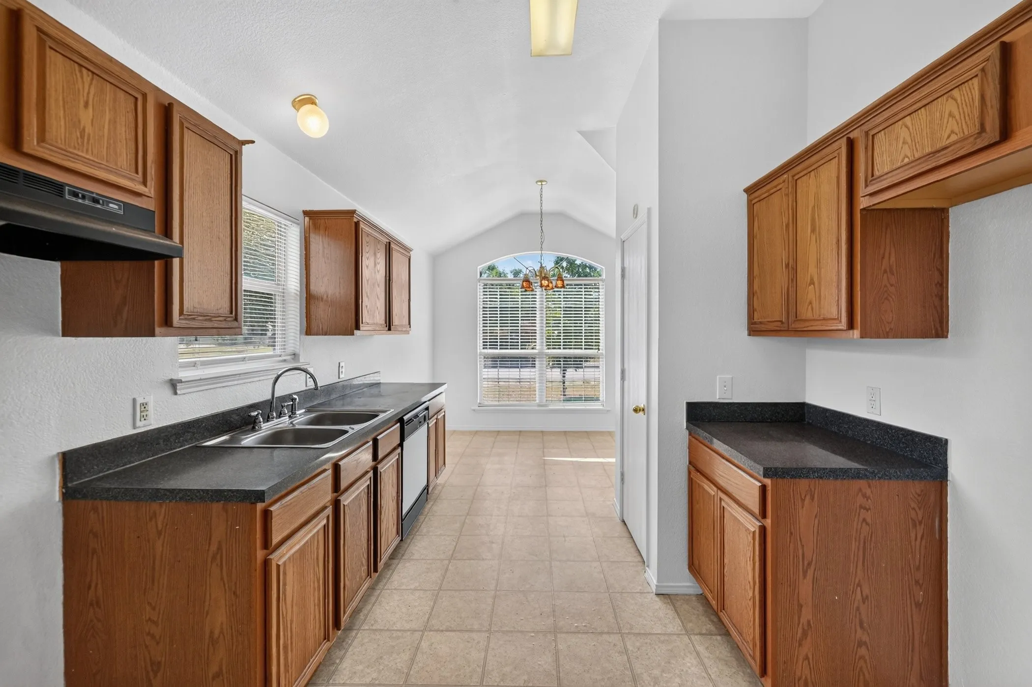 Single Family Residence For Rent in Collin County , 406 Oxford Loop, Princeton, Texas 75407, 3 Bedroom, 2 Bathroom, 1 Garage spaces, 1,332 Sqft, built in 2004, mls#21392603, Real Estate Agent in Princeton, Homes For Rent in Collin county, Homes For Rent in Princeton, Realtor in Princeton Texas, Real Estate Brokerage Independent Realty Texas, Luminita Cordes Realtor