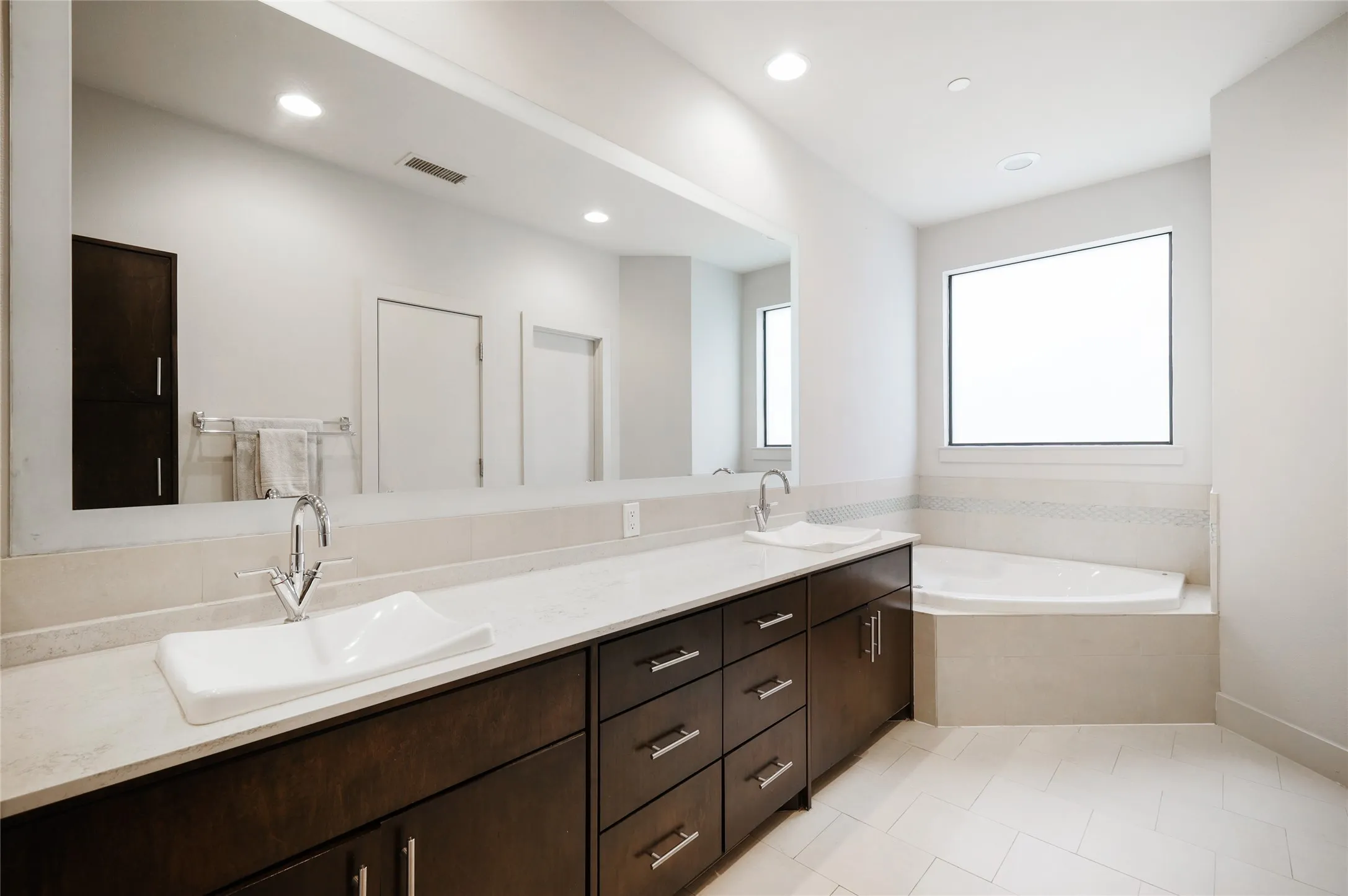 Condominium For Sale in Dallas County , 4618 Cedar Springs Road C, Dallas, Texas 75219, 2 Bedroom, 3 Bathroom, 2 Garage spaces, 1,610 Sqft, built in 2006, mls#21392159, Real Estate Agent in Dallas, Homes For Sale in Dallas county, Homes For Sale in Dallas, Realtor in Dallas Texas, Real Estate Brokerage Independent Realty Texas, Luminita Cordes Realtor