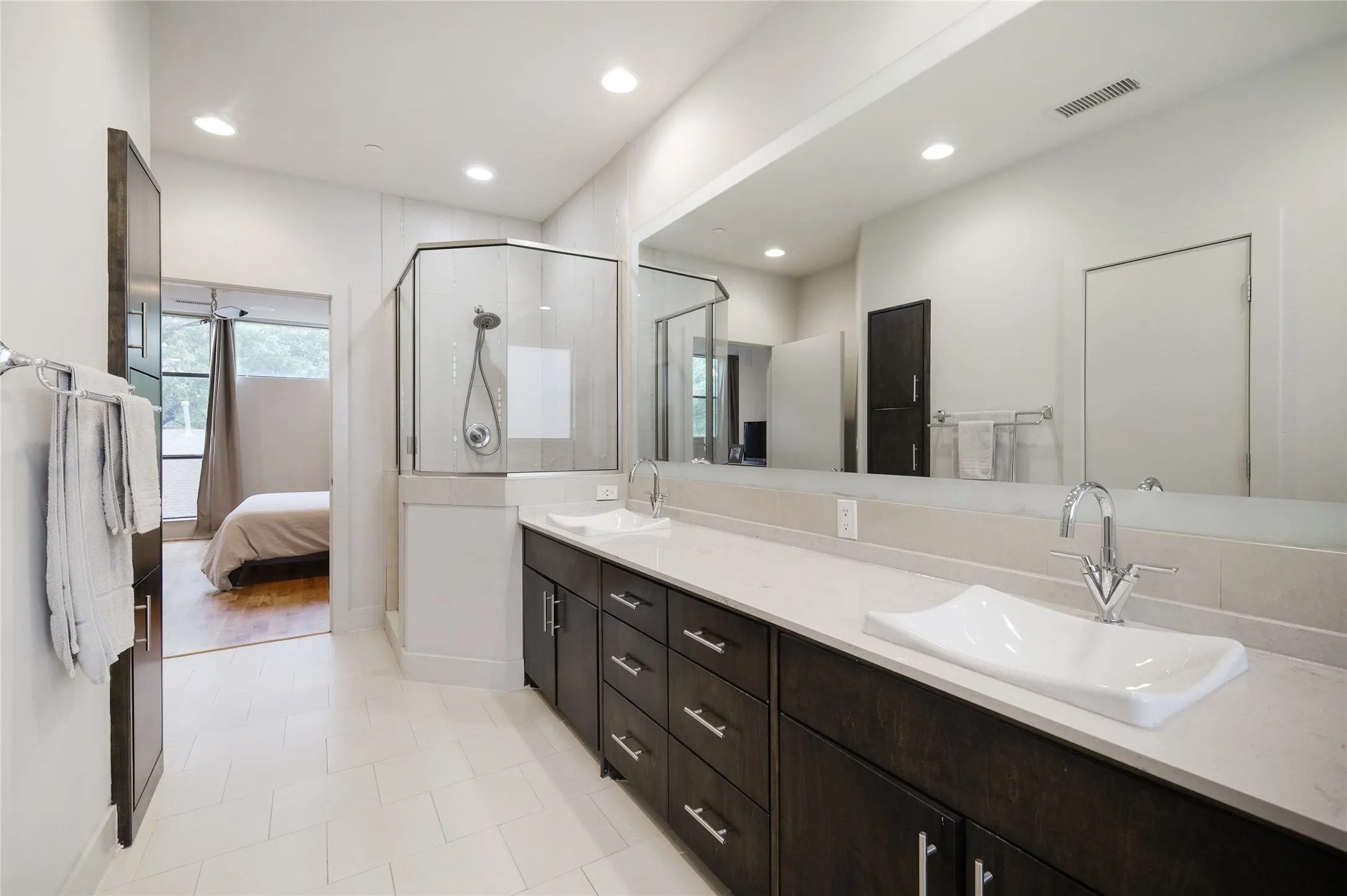 Condominium For Sale in Dallas County , 4618 Cedar Springs Road C, Dallas, Texas 75219, 2 Bedroom, 3 Bathroom, 2 Garage spaces, 1,610 Sqft, built in 2006, mls#21392159, Real Estate Agent in Dallas, Homes For Sale in Dallas county, Homes For Sale in Dallas, Realtor in Dallas Texas, Real Estate Brokerage Independent Realty Texas, Luminita Cordes Realtor