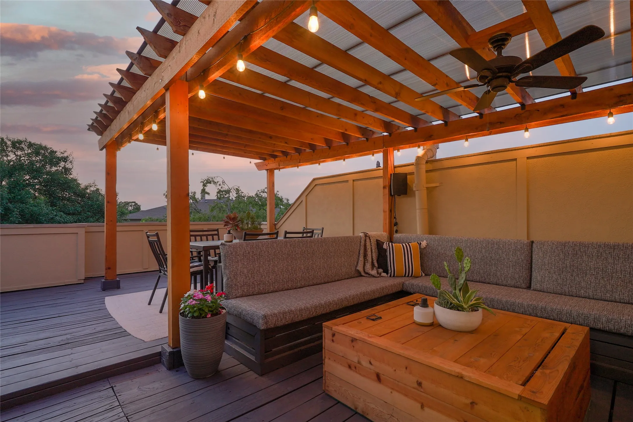 Condominium For Sale in Dallas County , 4618 Cedar Springs Road C, Dallas, Texas 75219, 2 Bedroom, 3 Bathroom, 2 Garage spaces, 1,610 Sqft, built in 2006, mls#21392159, Real Estate Agent in Dallas, Homes For Sale in Dallas county, Homes For Sale in Dallas, Realtor in Dallas Texas, Real Estate Brokerage Independent Realty Texas, Luminita Cordes Realtor