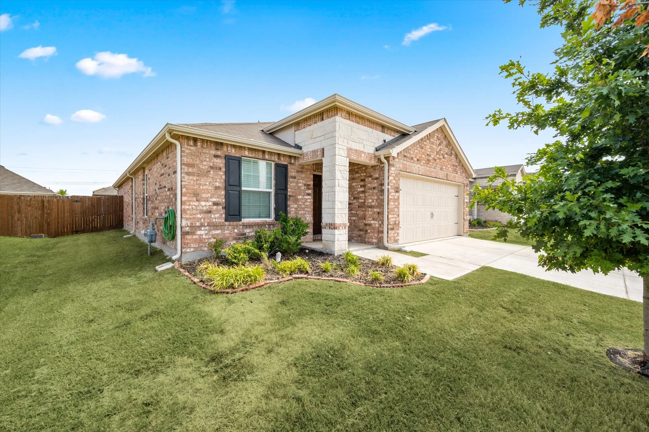Single Family Residence For Rent in Hunt County , 1837 Damianita Drive, Royse City, Texas 75189, 3 Bedroom, 2 Bathroom, 2 Garage spaces, 1,532 Sqft, built in 2022, mls#21385228, Real Estate Agent in Royse City, Homes For Rent in Hunt county, Homes For Rent in Royse City, Realtor in Royse City Texas, Real Estate Brokerage Independent Realty Texas, Luminita Cordes Realtor