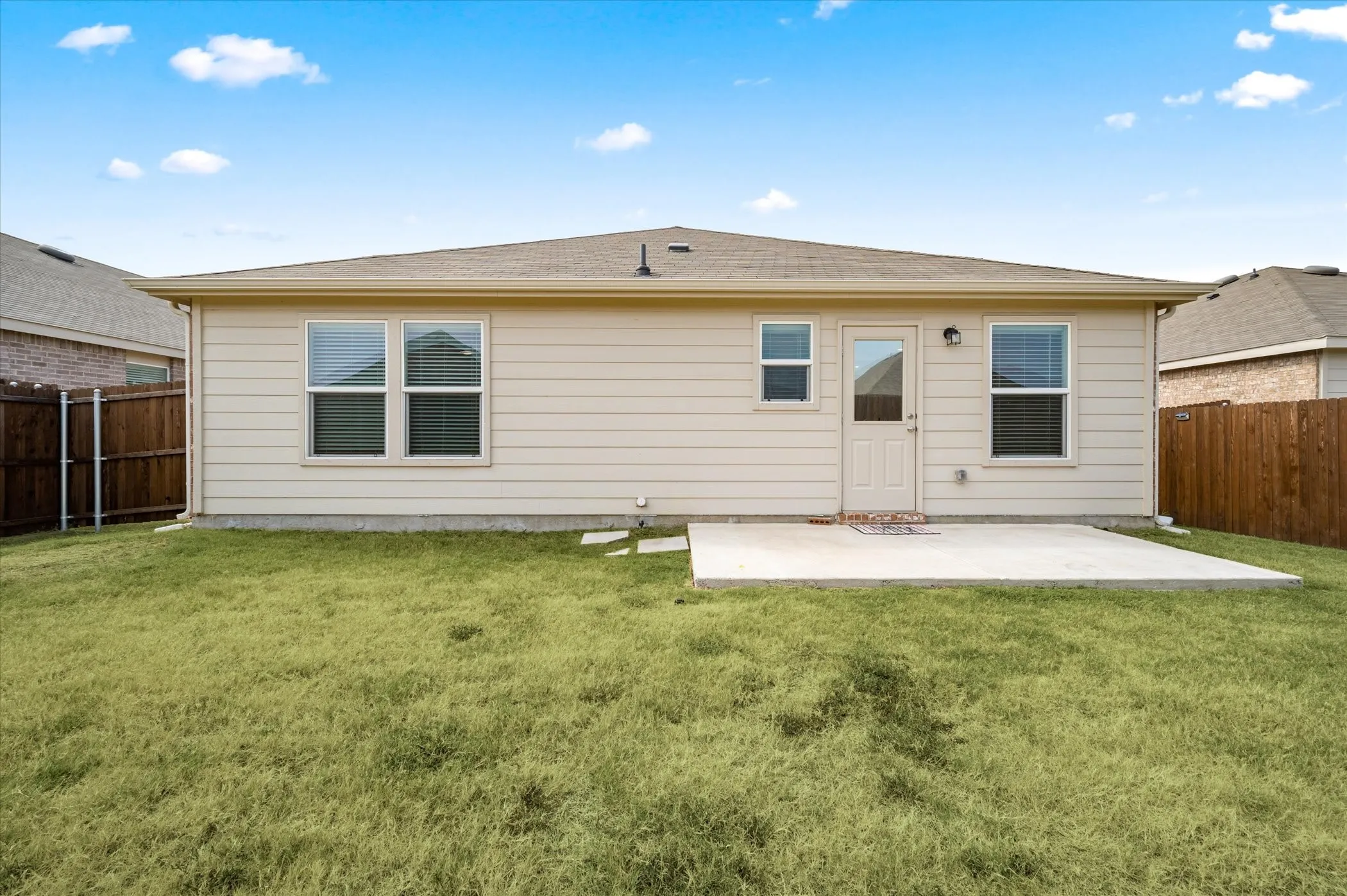 Single Family Residence For Rent in Hunt County , 1837 Damianita Drive, Royse City, Texas 75189, 3 Bedroom, 2 Bathroom, 2 Garage spaces, 1,532 Sqft, built in 2022, mls#21385228, Real Estate Agent in Royse City, Homes For Rent in Hunt county, Homes For Rent in Royse City, Realtor in Royse City Texas, Real Estate Brokerage Independent Realty Texas, Luminita Cordes Realtor