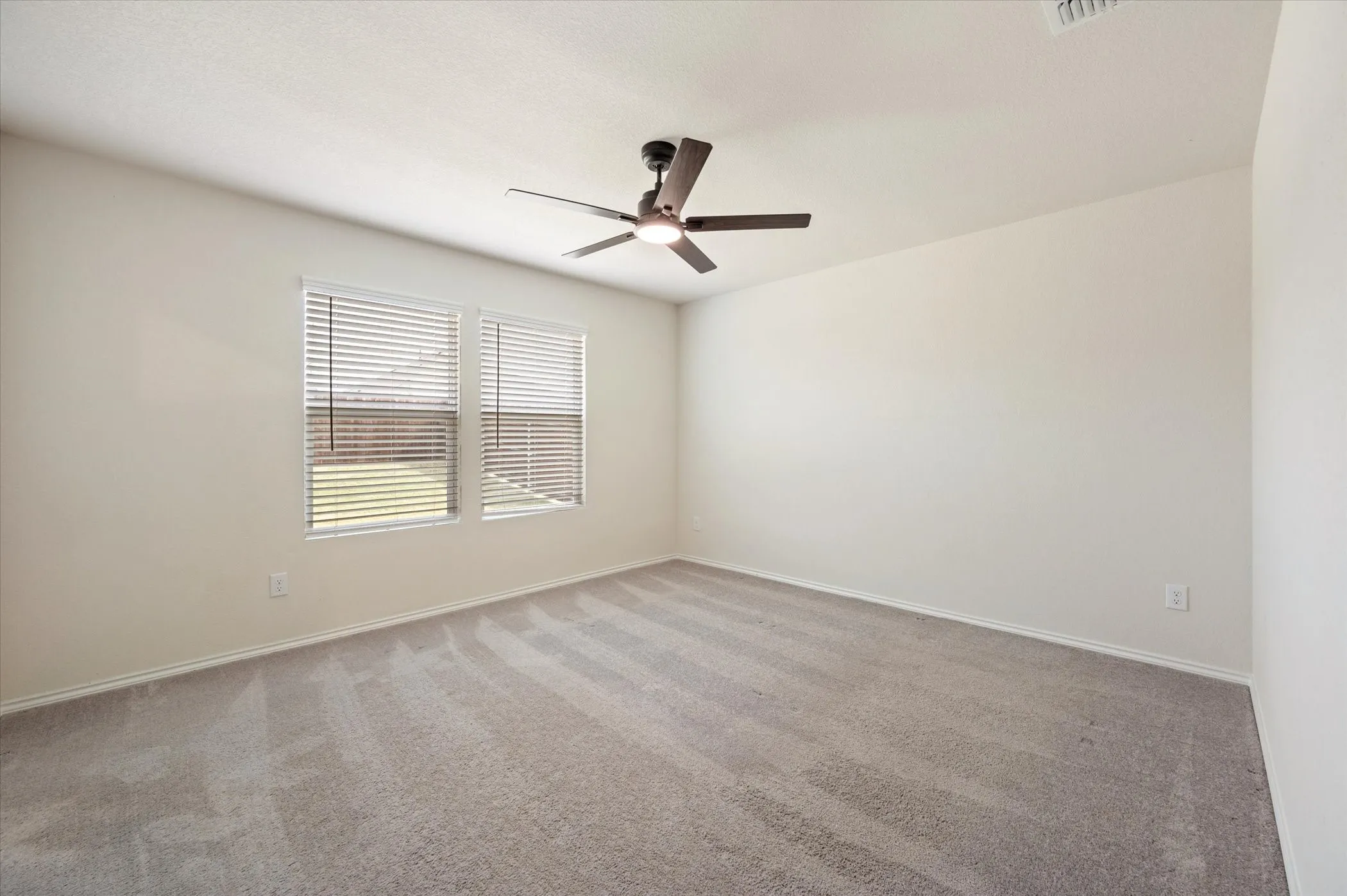 Single Family Residence For Rent in Hunt County , 1837 Damianita Drive, Royse City, Texas 75189, 3 Bedroom, 2 Bathroom, 2 Garage spaces, 1,532 Sqft, built in 2022, mls#21385228, Real Estate Agent in Royse City, Homes For Rent in Hunt county, Homes For Rent in Royse City, Realtor in Royse City Texas, Real Estate Brokerage Independent Realty Texas, Luminita Cordes Realtor