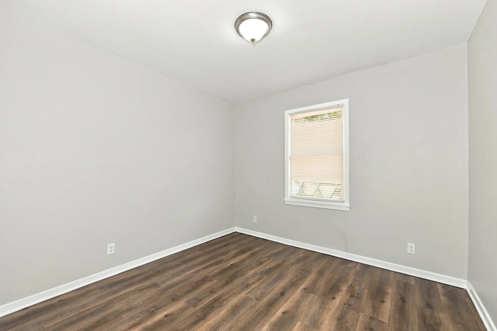 Single Family Residence For Rent in Johnson County , 549 Lorna Street, Burleson, Texas 76028, 3 Bedroom, 1 Bathroom, 1 Garage spaces, 988 Sqft, built in 1960, mls#21392606, Real Estate Agent in Burleson, Homes For Rent in Johnson county, Homes For Rent in Burleson, Realtor in Burleson Texas, Real Estate Brokerage Independent Realty Texas, Luminita Cordes Realtor