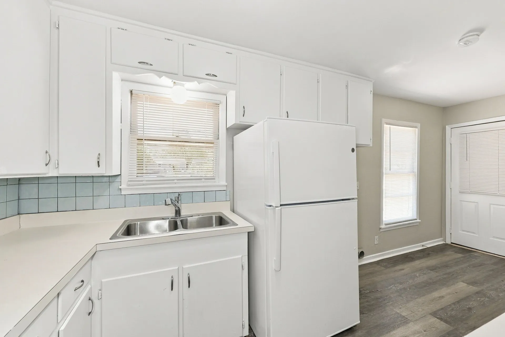 Single Family Residence For Rent in Johnson County , 549 Lorna Street, Burleson, Texas 76028, 3 Bedroom, 1 Bathroom, 1 Garage spaces, 988 Sqft, built in 1960, mls#21392606, Real Estate Agent in Burleson, Homes For Rent in Johnson county, Homes For Rent in Burleson, Realtor in Burleson Texas, Real Estate Brokerage Independent Realty Texas, Luminita Cordes Realtor