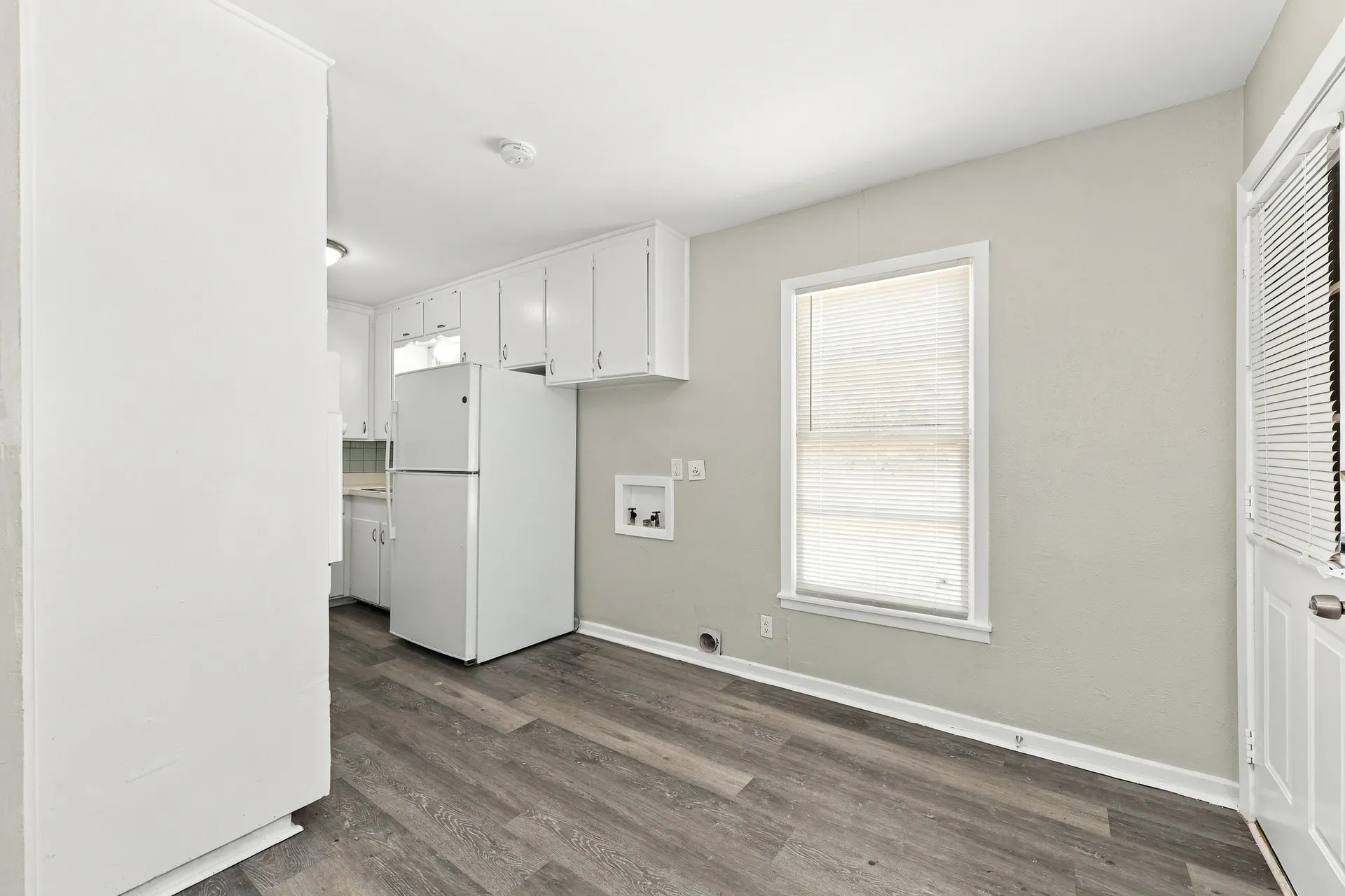 Single Family Residence For Rent in Johnson County , 549 Lorna Street, Burleson, Texas 76028, 3 Bedroom, 1 Bathroom, 1 Garage spaces, 988 Sqft, built in 1960, mls#21392606, Real Estate Agent in Burleson, Homes For Rent in Johnson county, Homes For Rent in Burleson, Realtor in Burleson Texas, Real Estate Brokerage Independent Realty Texas, Luminita Cordes Realtor