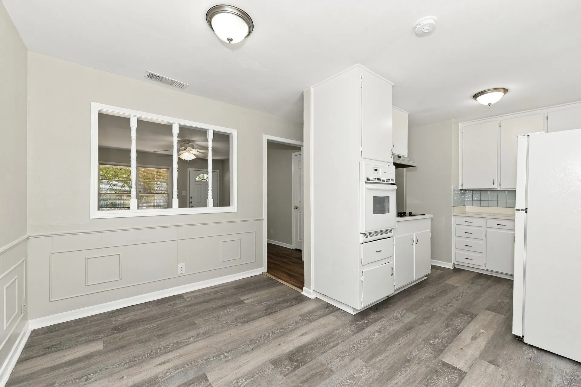 Single Family Residence For Rent in Johnson County , 549 Lorna Street, Burleson, Texas 76028, 3 Bedroom, 1 Bathroom, 1 Garage spaces, 988 Sqft, built in 1960, mls#21392606, Real Estate Agent in Burleson, Homes For Rent in Johnson county, Homes For Rent in Burleson, Realtor in Burleson Texas, Real Estate Brokerage Independent Realty Texas, Luminita Cordes Realtor