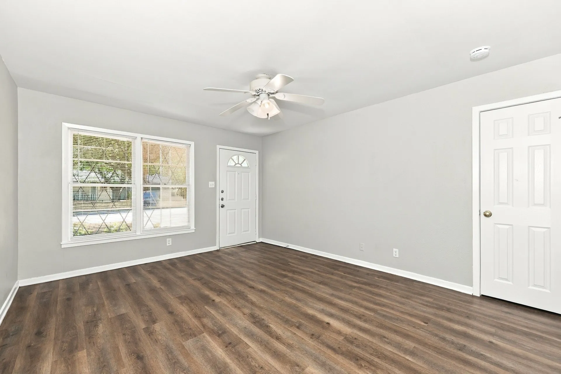 Single Family Residence For Rent in Johnson County , 549 Lorna Street, Burleson, Texas 76028, 3 Bedroom, 1 Bathroom, 1 Garage spaces, 988 Sqft, built in 1960, mls#21392606, Real Estate Agent in Burleson, Homes For Rent in Johnson county, Homes For Rent in Burleson, Realtor in Burleson Texas, Real Estate Brokerage Independent Realty Texas, Luminita Cordes Realtor