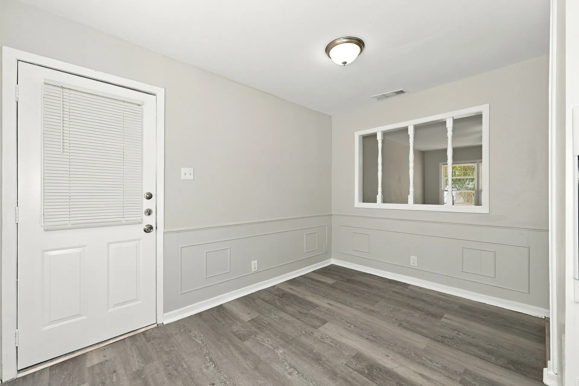 Single Family Residence For Rent in Johnson County , 549 Lorna Street, Burleson, Texas 76028, 3 Bedroom, 1 Bathroom, 1 Garage spaces, 988 Sqft, built in 1960, mls#21392606, Real Estate Agent in Burleson, Homes For Rent in Johnson county, Homes For Rent in Burleson, Realtor in Burleson Texas, Real Estate Brokerage Independent Realty Texas, Luminita Cordes Realtor