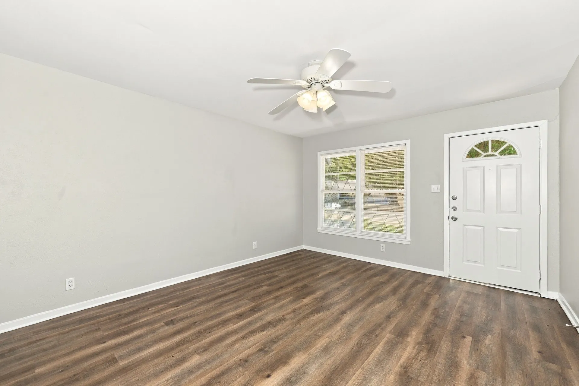 Single Family Residence For Rent in Johnson County , 549 Lorna Street, Burleson, Texas 76028, 3 Bedroom, 1 Bathroom, 1 Garage spaces, 988 Sqft, built in 1960, mls#21392606, Real Estate Agent in Burleson, Homes For Rent in Johnson county, Homes For Rent in Burleson, Realtor in Burleson Texas, Real Estate Brokerage Independent Realty Texas, Luminita Cordes Realtor