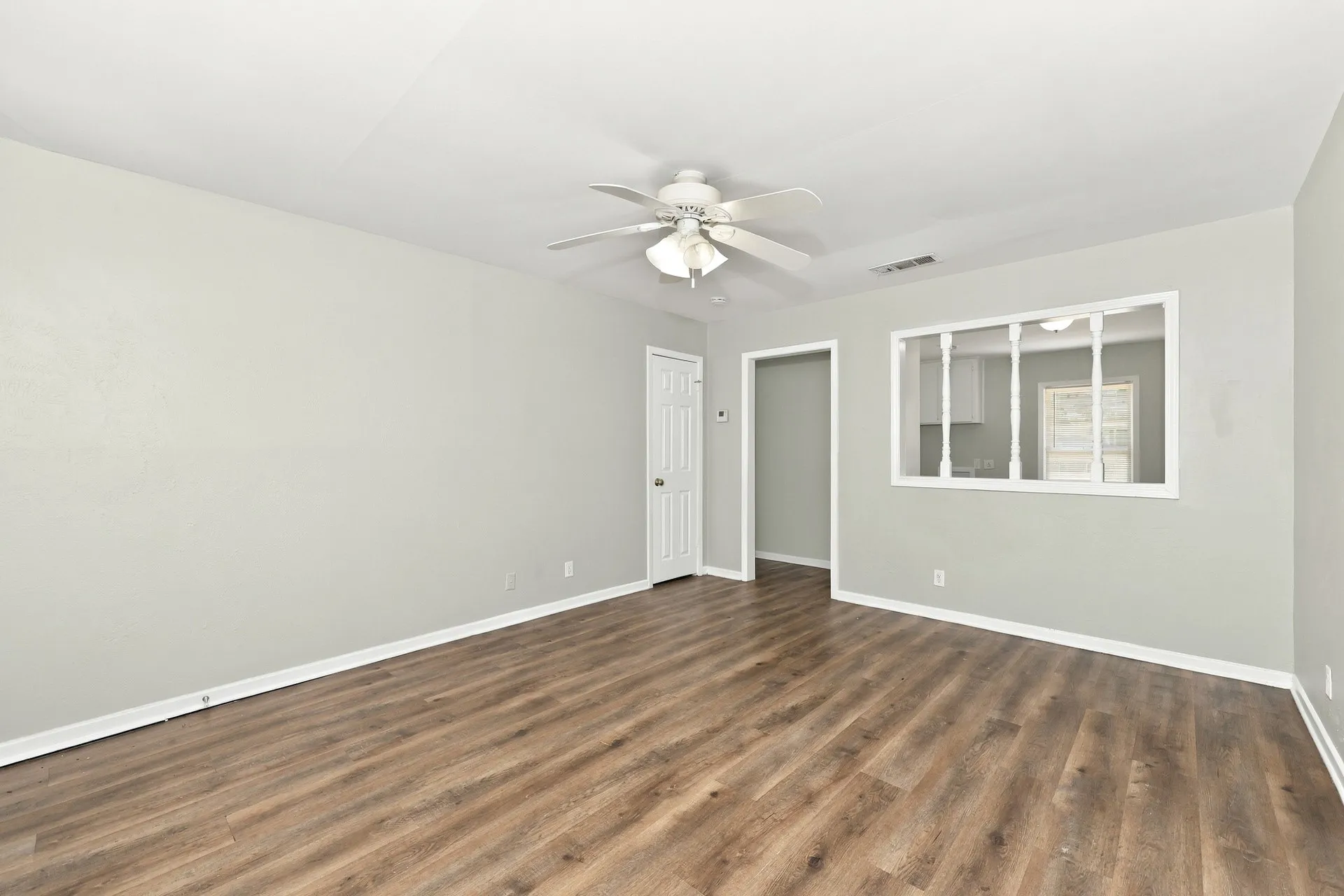 Single Family Residence For Rent in Johnson County , 549 Lorna Street, Burleson, Texas 76028, 3 Bedroom, 1 Bathroom, 1 Garage spaces, 988 Sqft, built in 1960, mls#21392606, Real Estate Agent in Burleson, Homes For Rent in Johnson county, Homes For Rent in Burleson, Realtor in Burleson Texas, Real Estate Brokerage Independent Realty Texas, Luminita Cordes Realtor