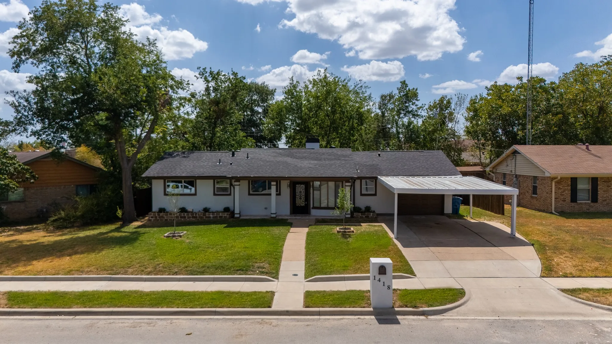 Single Family Residence For Sale in Kaufman County , 1418 Royal Drive, Kaufman, Texas 75142, 4 Bedroom, 3 Bathroom, 1 Garage spaces, 1,882 Sqft, built in 1968, mls#21392617, Real Estate Agent in Kaufman, Homes For Sale in Kaufman county, Homes For Sale in Kaufman, Realtor in Kaufman Texas, Real Estate Brokerage Independent Realty Texas, Luminita Cordes Realtor