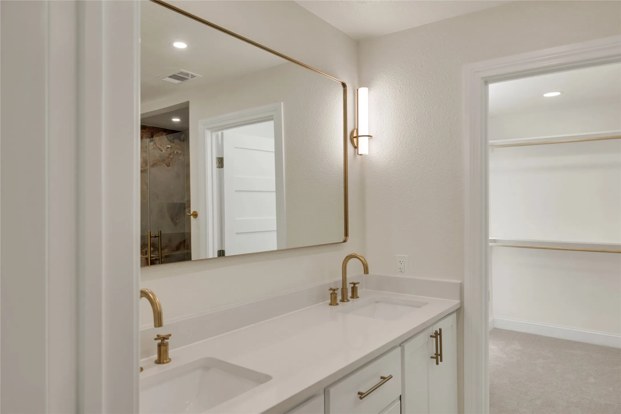 Single Family Residence For Sale in Kaufman County , 1418 Royal Drive, Kaufman, Texas 75142, 4 Bedroom, 3 Bathroom, 1 Garage spaces, 1,882 Sqft, built in 1968, mls#21392617, Real Estate Agent in Kaufman, Homes For Sale in Kaufman county, Homes For Sale in Kaufman, Realtor in Kaufman Texas, Real Estate Brokerage Independent Realty Texas, Luminita Cordes Realtor