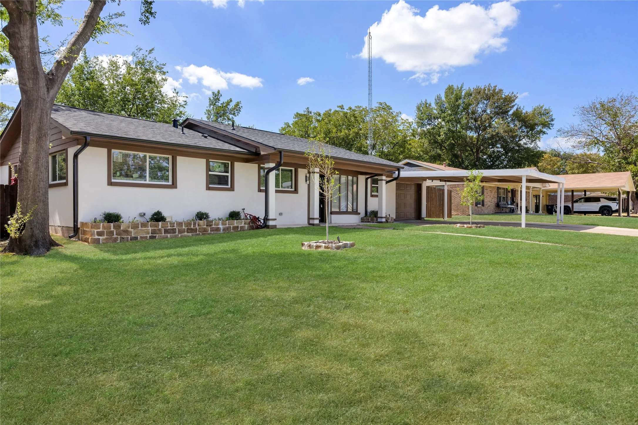 Single Family Residence For Sale in Kaufman County , 1418 Royal Drive, Kaufman, Texas 75142, 4 Bedroom, 3 Bathroom, 1 Garage spaces, 1,882 Sqft, built in 1968, mls#21392617, Real Estate Agent in Kaufman, Homes For Sale in Kaufman county, Homes For Sale in Kaufman, Realtor in Kaufman Texas, Real Estate Brokerage Independent Realty Texas, Luminita Cordes Realtor