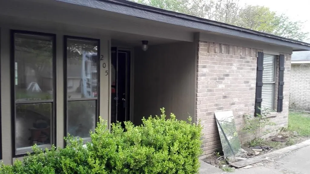 Single Family Residence For Rent in Collin County , 205 Rolling Hills Lane, Farmersville, Texas 75442, 3 Bedroom, 2 Bathroom, Garage spaces, 1,255 Sqft, built in 1984, mls#21392619, Real Estate Agent in Farmersville, Homes For Rent in Collin county, Homes For Rent in Farmersville, Realtor in Farmersville Texas, Real Estate Brokerage Independent Realty Texas, Luminita Cordes Realtor