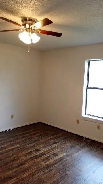 Single Family Residence For Rent in Collin County , 205 Rolling Hills Lane, Farmersville, Texas 75442, 3 Bedroom, 2 Bathroom, Garage spaces, 1,255 Sqft, built in 1984, mls#21392619, Real Estate Agent in Farmersville, Homes For Rent in Collin county, Homes For Rent in Farmersville, Realtor in Farmersville Texas, Real Estate Brokerage Independent Realty Texas, Luminita Cordes Realtor