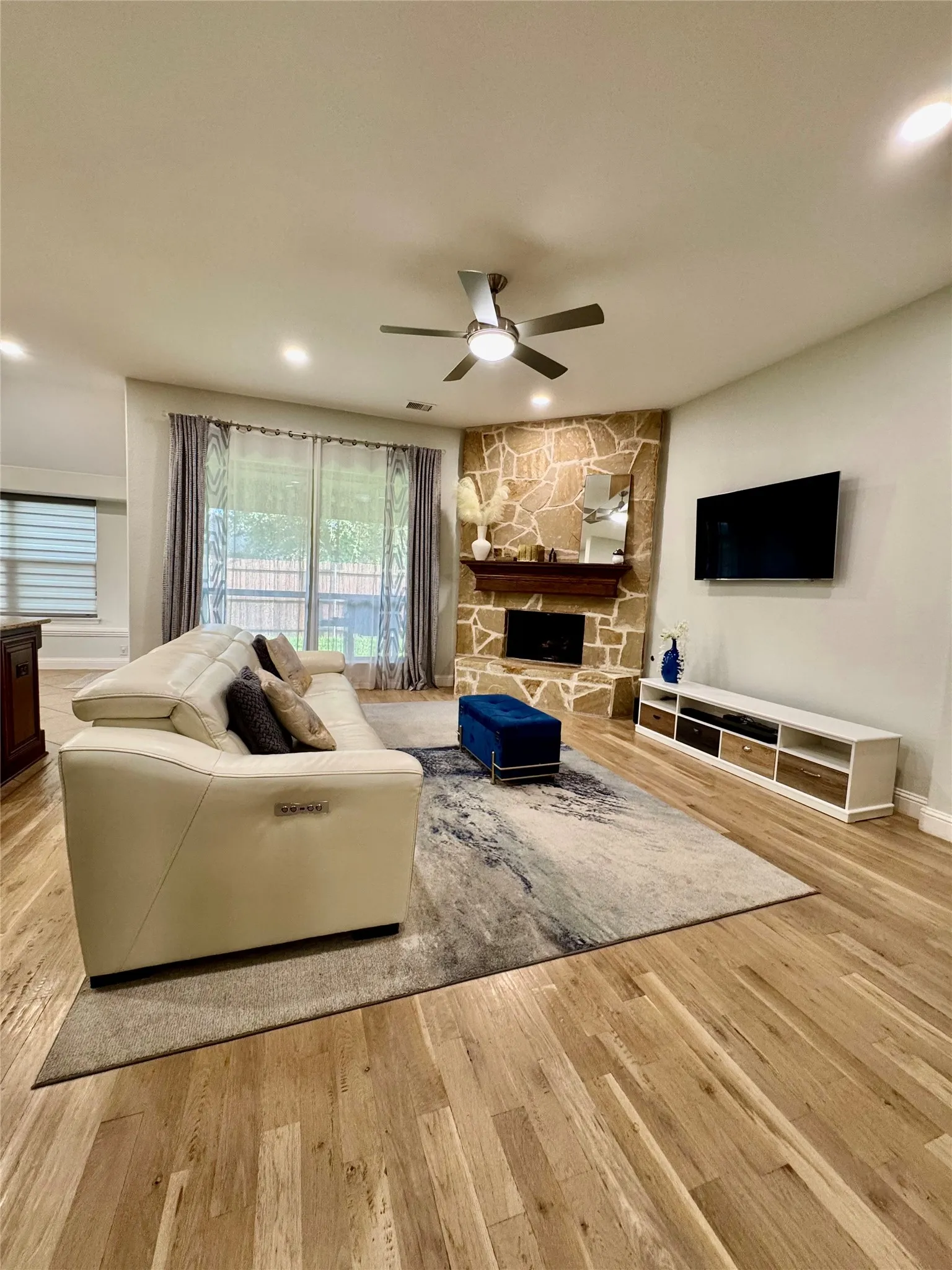 Single Family Residence For Rent in Collin County , 2324 Kemerton Drive, Plano, Texas 75025, 4 Bedroom, 3 Bathroom, 2 Garage spaces, 3,053 Sqft, built in 2013, mls#21392422, Real Estate Agent in Plano, Homes For Rent in Collin county, Homes For Rent in Plano, Realtor in Plano Texas, Real Estate Brokerage Independent Realty Texas, Luminita Cordes Realtor