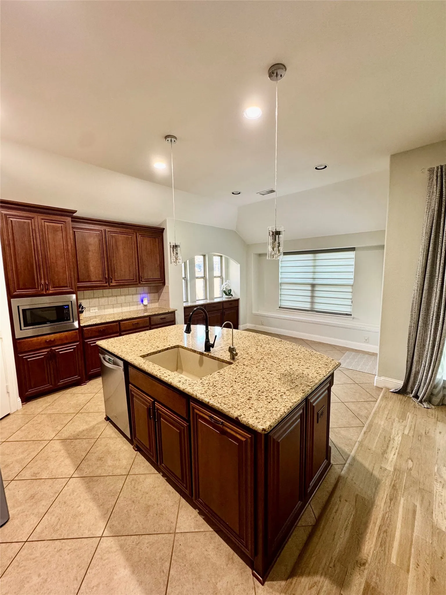 Single Family Residence For Rent in Collin County , 2324 Kemerton Drive, Plano, Texas 75025, 4 Bedroom, 3 Bathroom, 2 Garage spaces, 3,053 Sqft, built in 2013, mls#21392422, Real Estate Agent in Plano, Homes For Rent in Collin county, Homes For Rent in Plano, Realtor in Plano Texas, Real Estate Brokerage Independent Realty Texas, Luminita Cordes Realtor