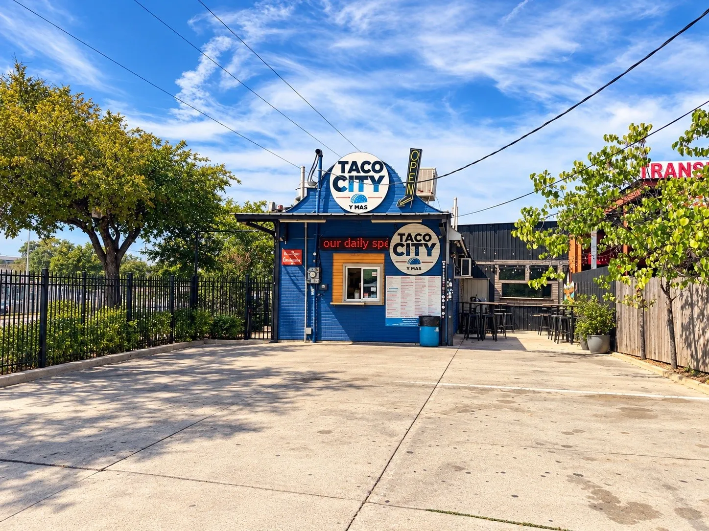 Retail For Sale in Dallas County , 265 W Comstock Street, Dallas, Texas 75208, 0, 0, Garage spaces, 0 Sqft, built in 2009, mls#21392573, Real Estate Agent in Dallas, Homes For Sale in Dallas county, Homes For Sale in Dallas, Realtor in Dallas Texas, Real Estate Brokerage Independent Realty Texas, Luminita Cordes Realtor