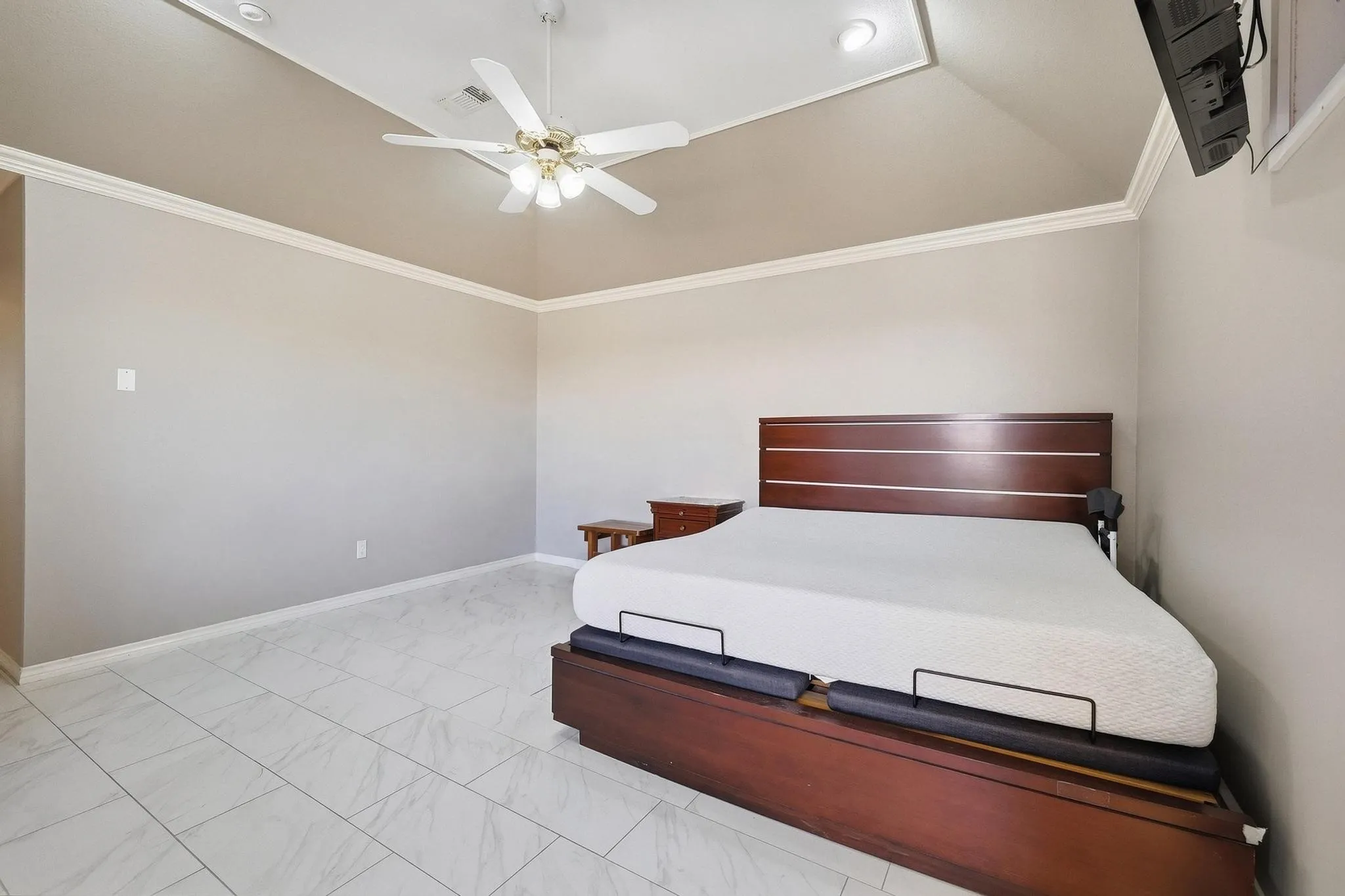 Single Family Residence For Sale in Denton County , 3212 Staghorn Circle, Denton, Texas 76208, 3 Bedroom, 2 Bathroom, 3 Garage spaces, 1,986 Sqft, built in 1996, mls#21391946, Real Estate Agent in Denton, Homes For Sale in Denton county, Homes For Sale in Denton, Realtor in Denton Texas, Real Estate Brokerage Independent Realty Texas, Luminita Cordes Realtor