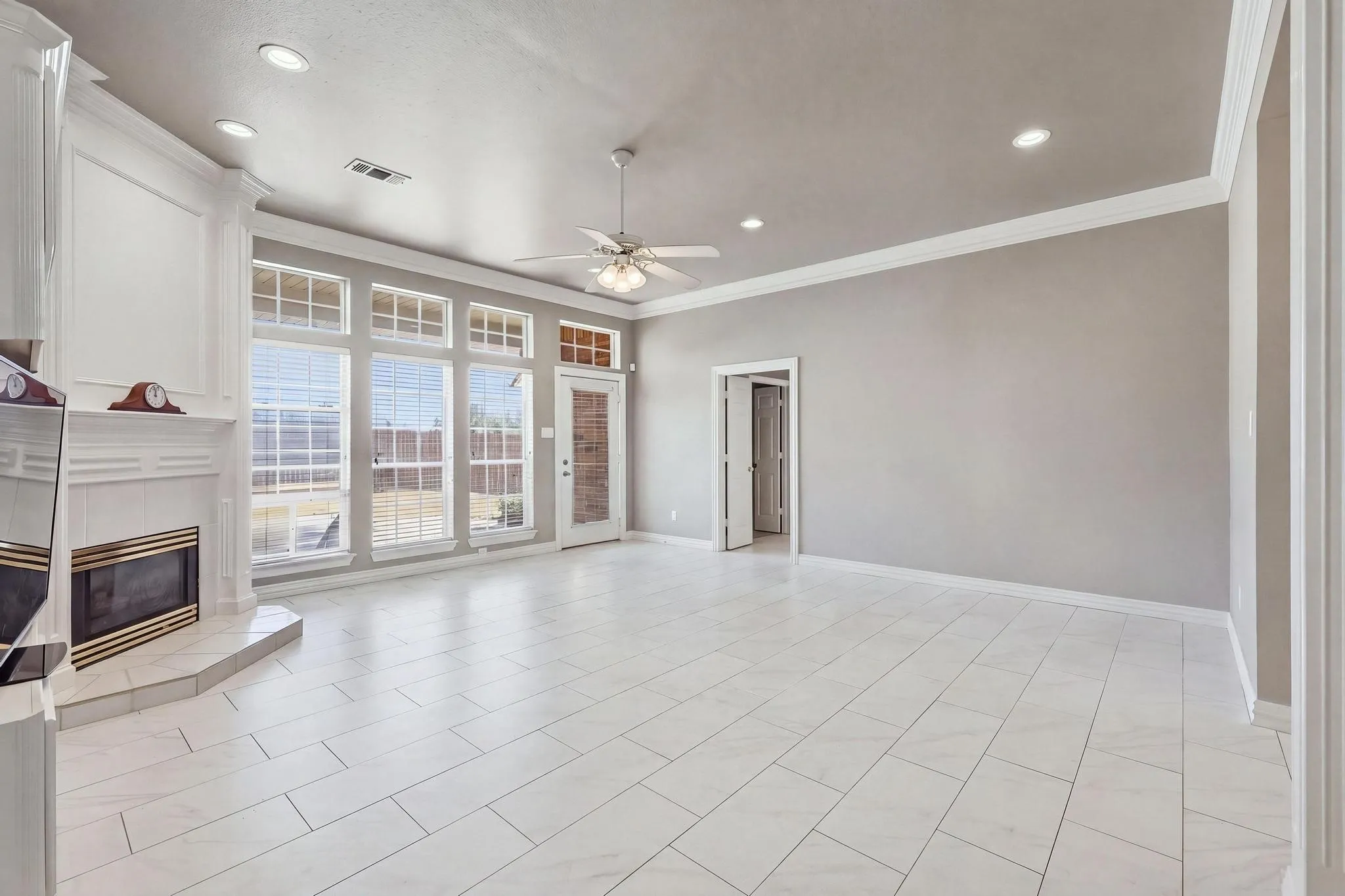 Single Family Residence For Sale in Denton County , 3212 Staghorn Circle, Denton, Texas 76208, 3 Bedroom, 2 Bathroom, 3 Garage spaces, 1,986 Sqft, built in 1996, mls#21391946, Real Estate Agent in Denton, Homes For Sale in Denton county, Homes For Sale in Denton, Realtor in Denton Texas, Real Estate Brokerage Independent Realty Texas, Luminita Cordes Realtor