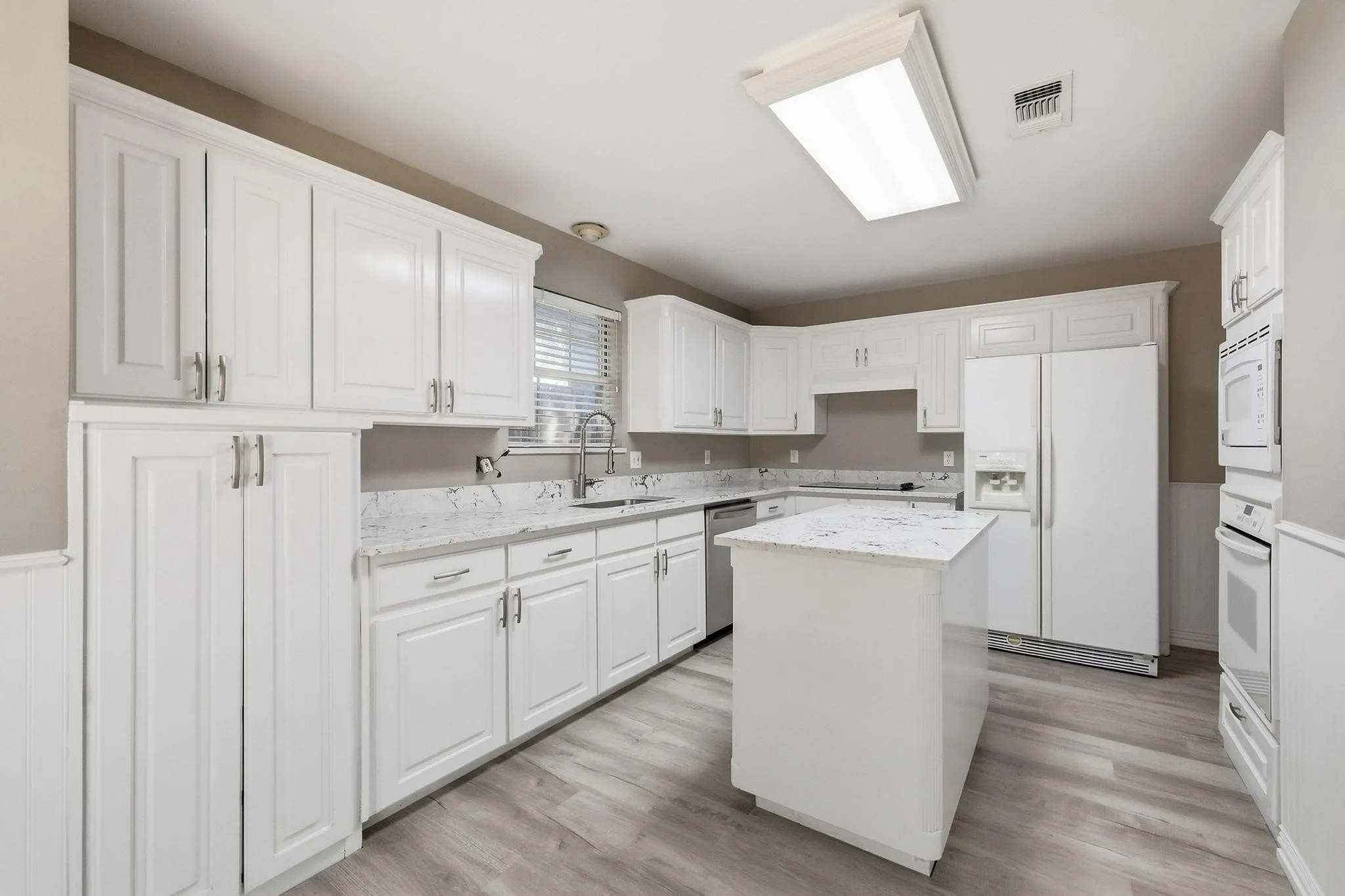 Single Family Residence For Sale in Denton County , 3212 Staghorn Circle, Denton, Texas 76208, 3 Bedroom, 2 Bathroom, 3 Garage spaces, 1,986 Sqft, built in 1996, mls#21391946, Real Estate Agent in Denton, Homes For Sale in Denton county, Homes For Sale in Denton, Realtor in Denton Texas, Real Estate Brokerage Independent Realty Texas, Luminita Cordes Realtor